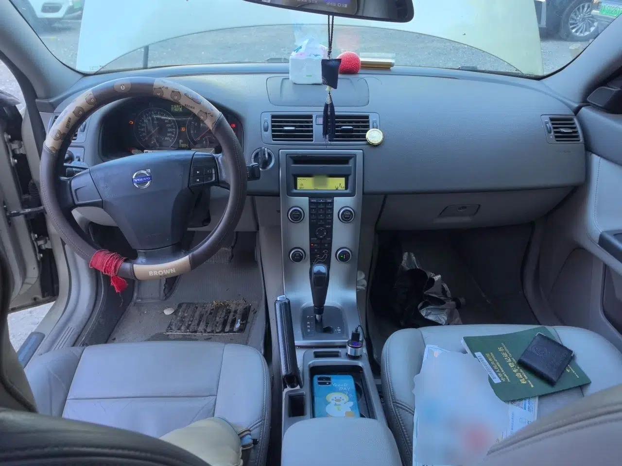 Volvo S40 2011 2.0L Automatic ZhiShang Edition — миниатюра 10