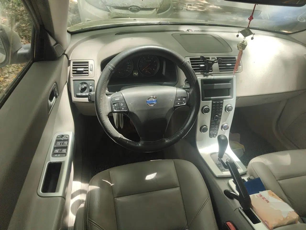 Volvo S40 2011 2.0L Automatic Zhiya Edition — миниатюра 11