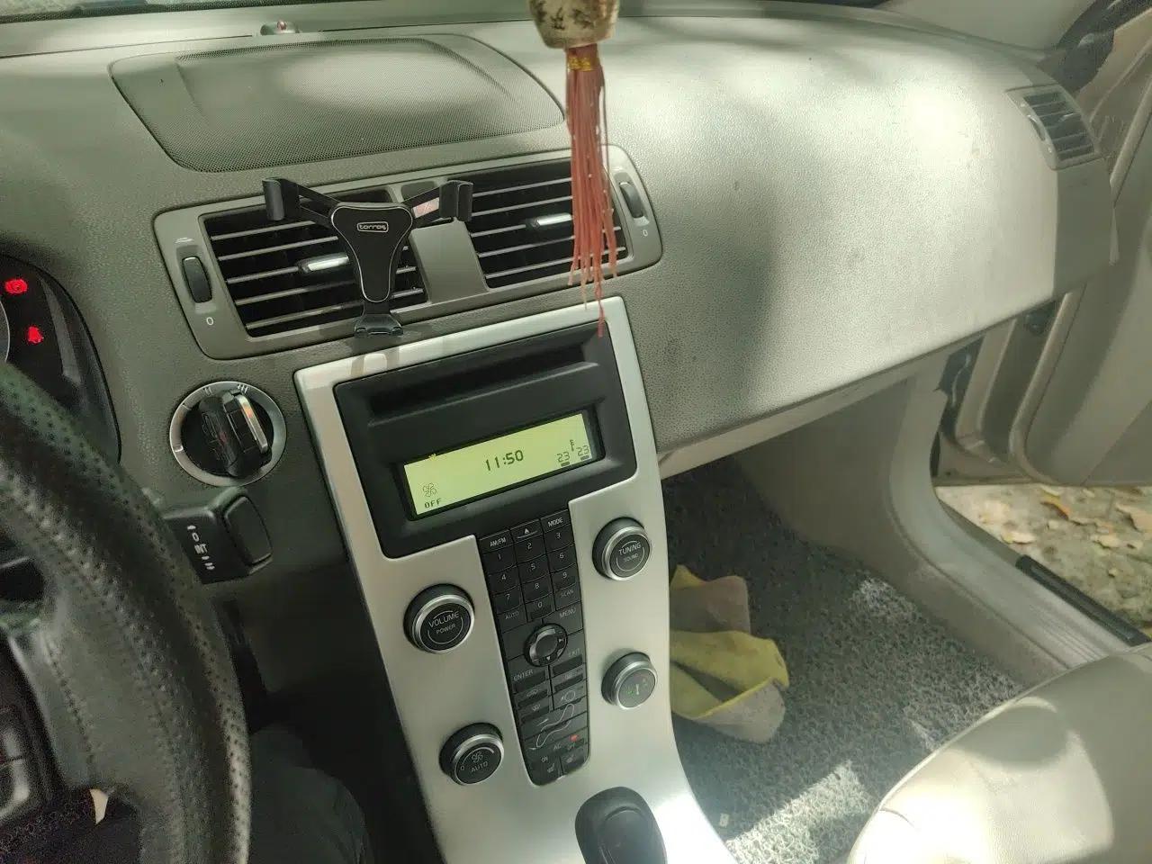 Volvo S40 2011 2.0L Automatic Zhiya Edition — миниатюра 14