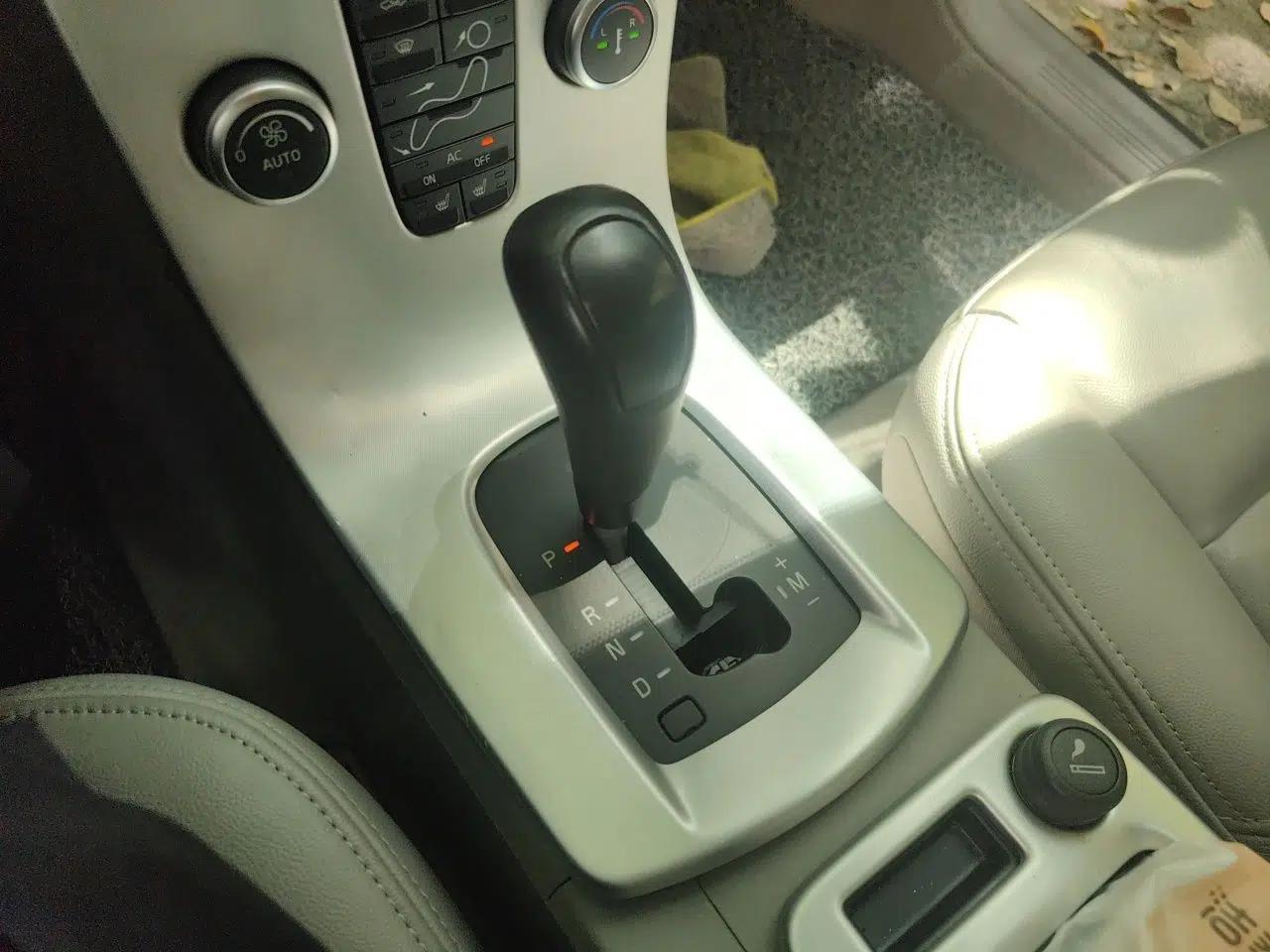 Volvo S40 2011 2.0L Automatic Zhiya Edition — миниатюра 15