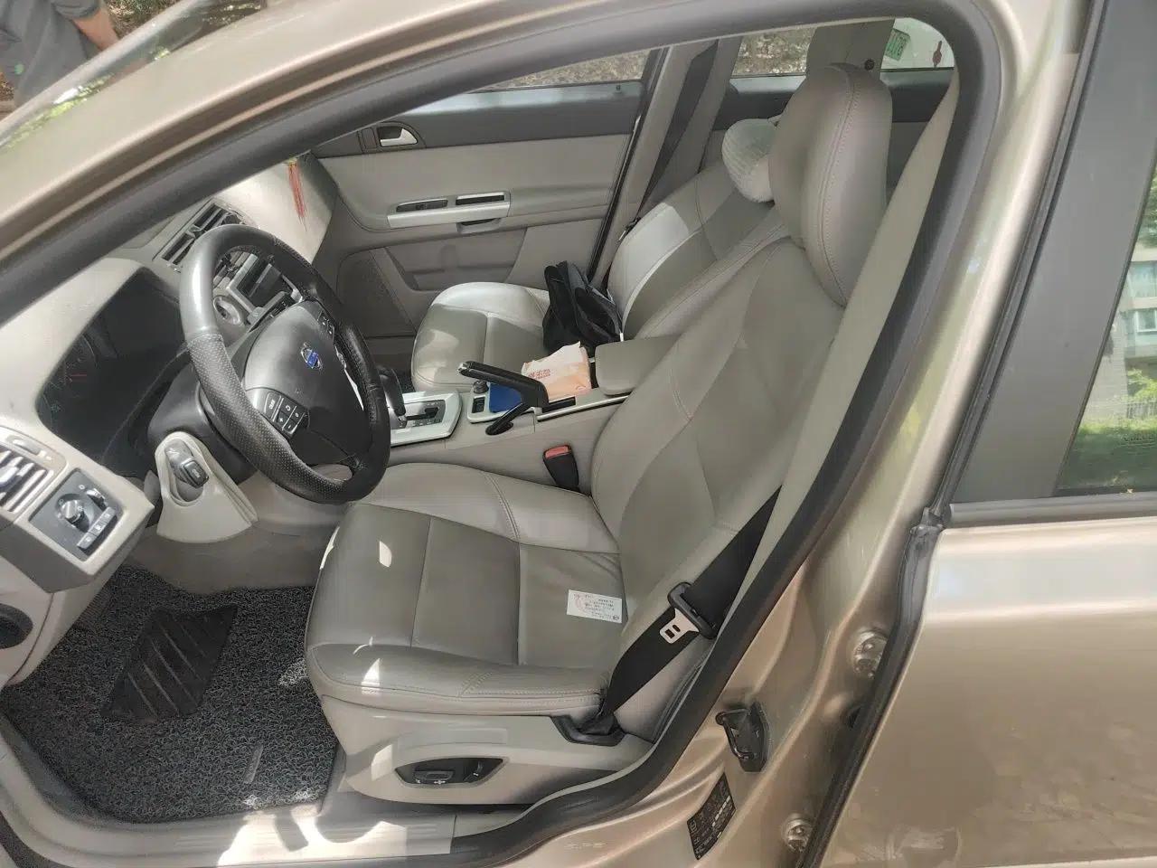Volvo S40 2011 2.0L Automatic Zhiya Edition — миниатюра 16