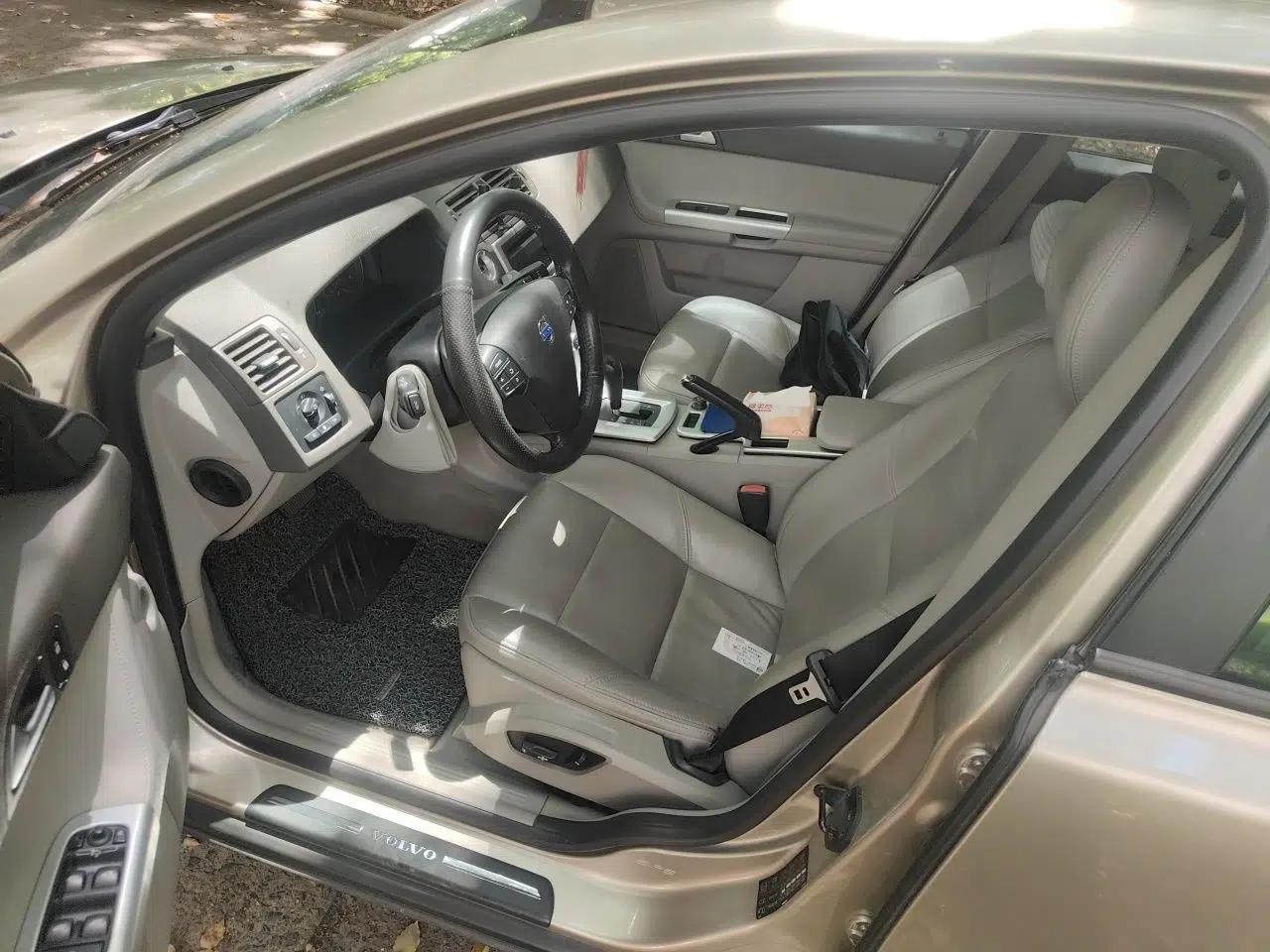 Volvo S40 2011 2.0L Automatic Zhiya Edition — миниатюра 17