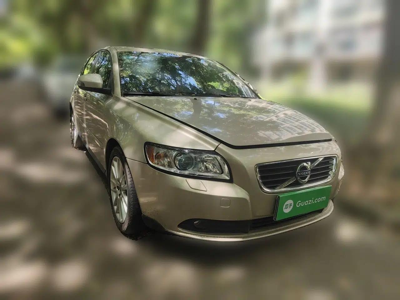 Volvo S40 2011 2.0L Automatic Zhiya Edition — миниатюра 3