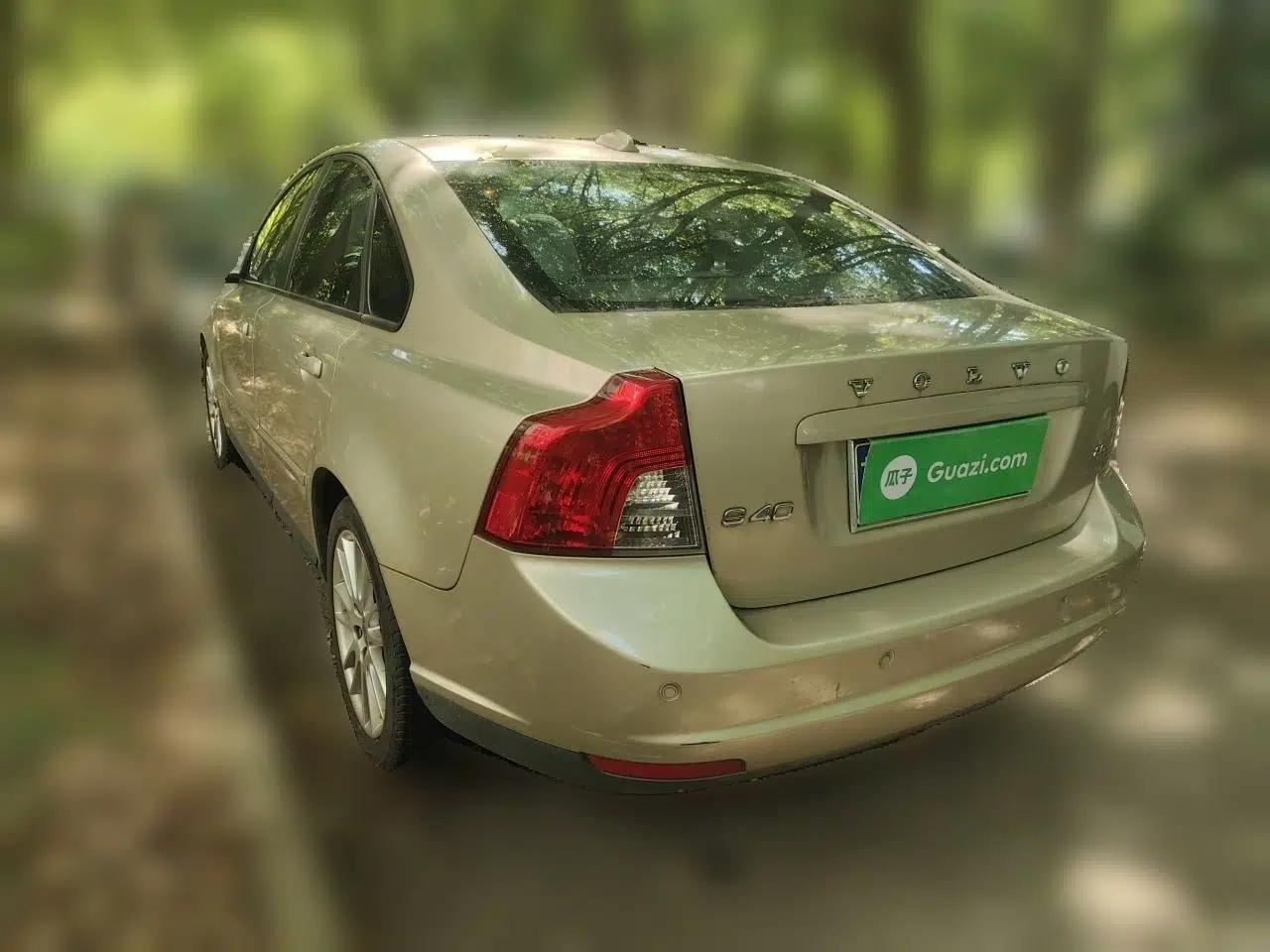 Volvo S40 2011 2.0L Automatic Zhiya Edition — миниатюра 4