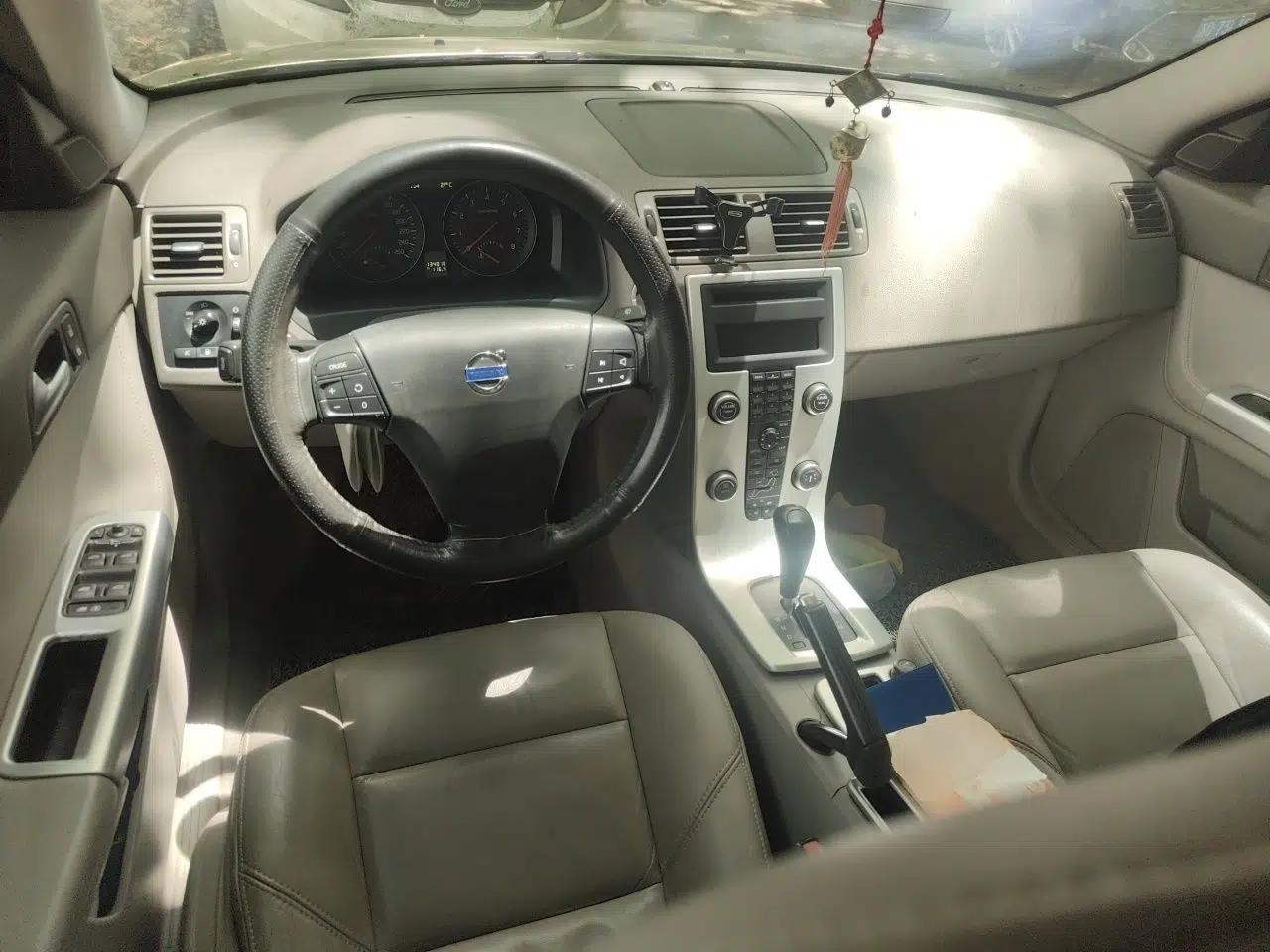 Volvo S40 2011 2.0L Automatic Zhiya Edition — миниатюра 10