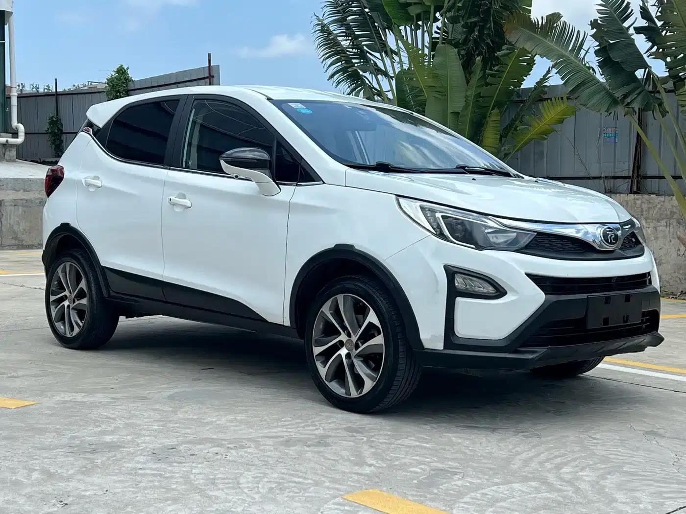 2017 Yuan 1.5L Automatic Cool Connected Edition — миниатюра 3