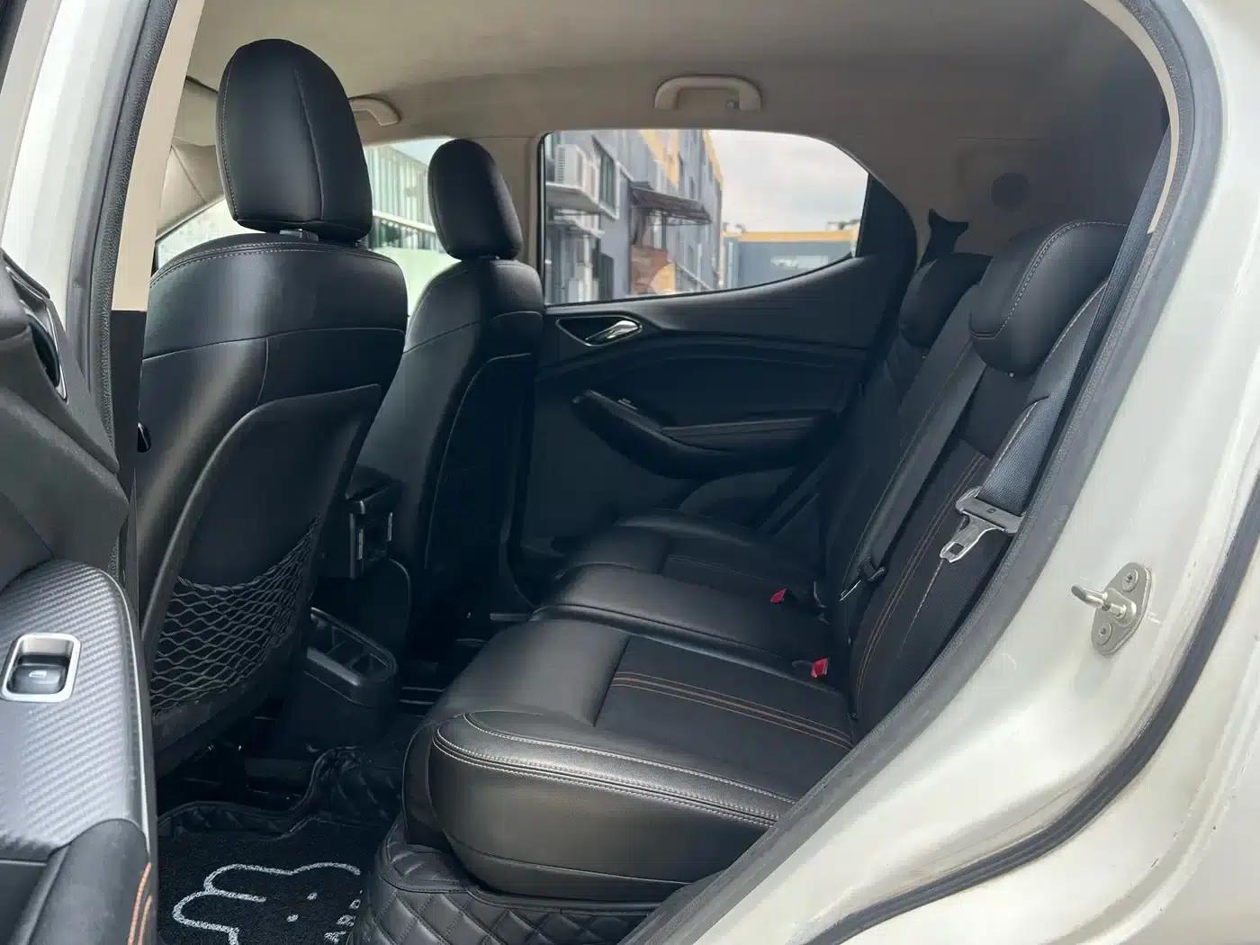 2017 Yuan 1.5L Automatic Cool Connected Edition — миниатюра 6