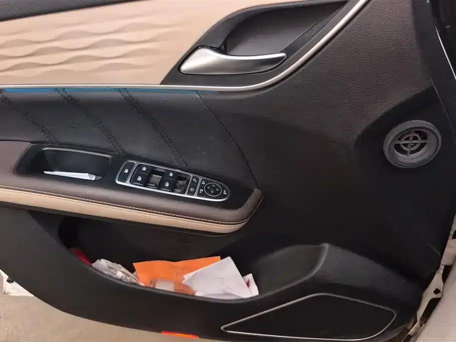 Song MAX New Energy 2022 DM-i 105KM Executive Edition — миниатюра 7
