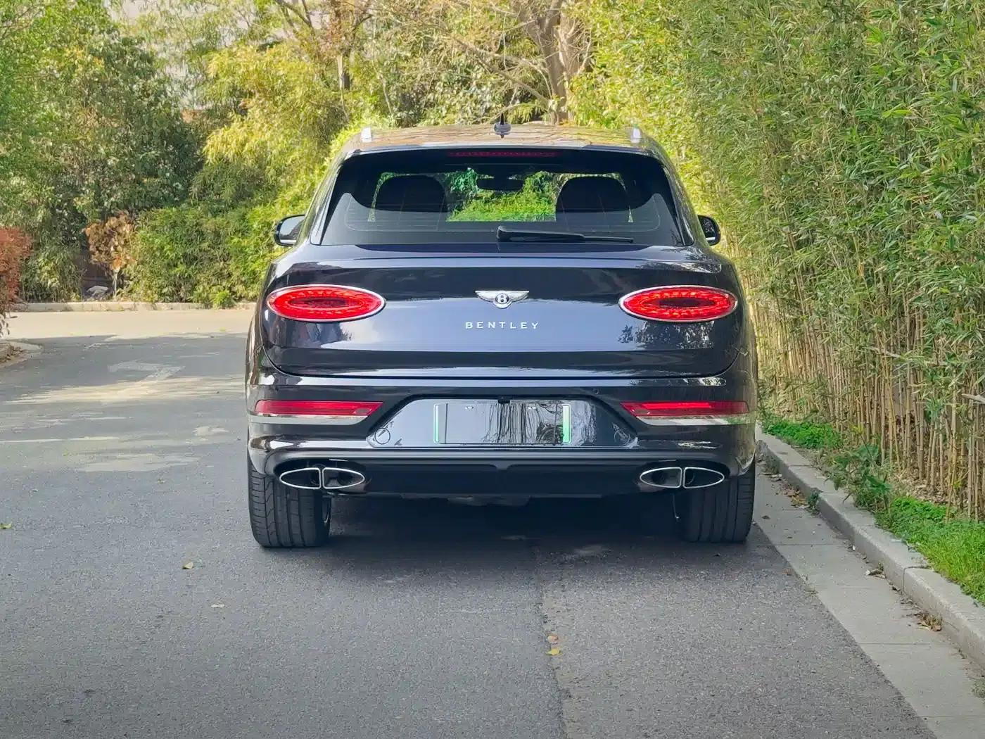 Bentayga Plug-in Hybrid 2021 3.0T PHEV — миниатюра 2