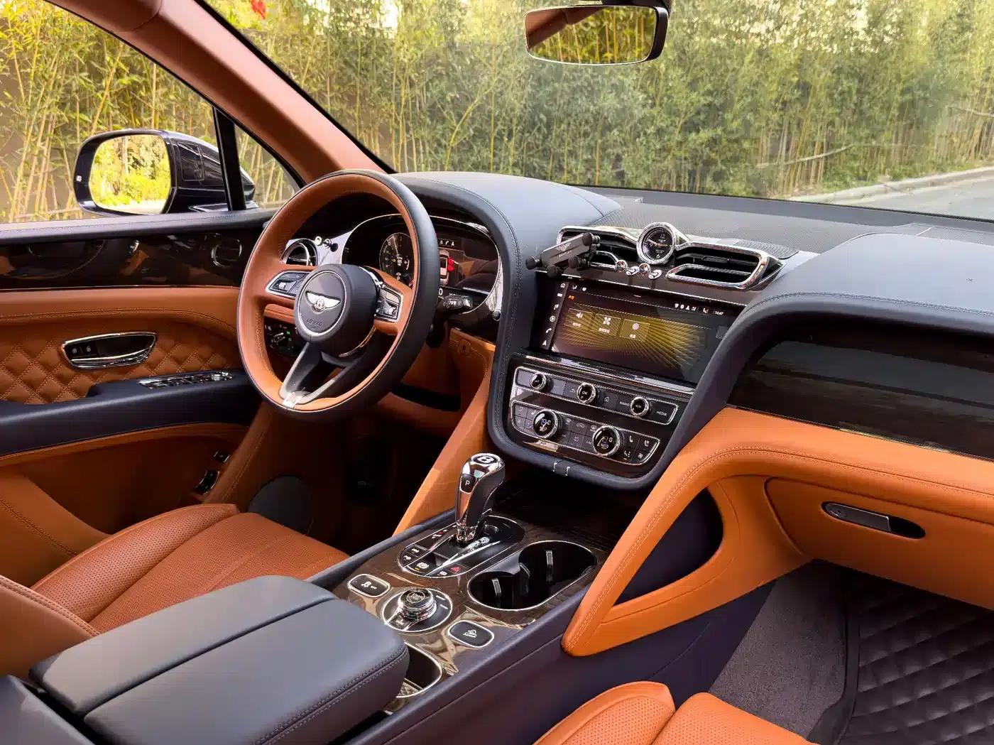 Bentayga Plug-in Hybrid 2021 3.0T PHEV — миниатюра 11