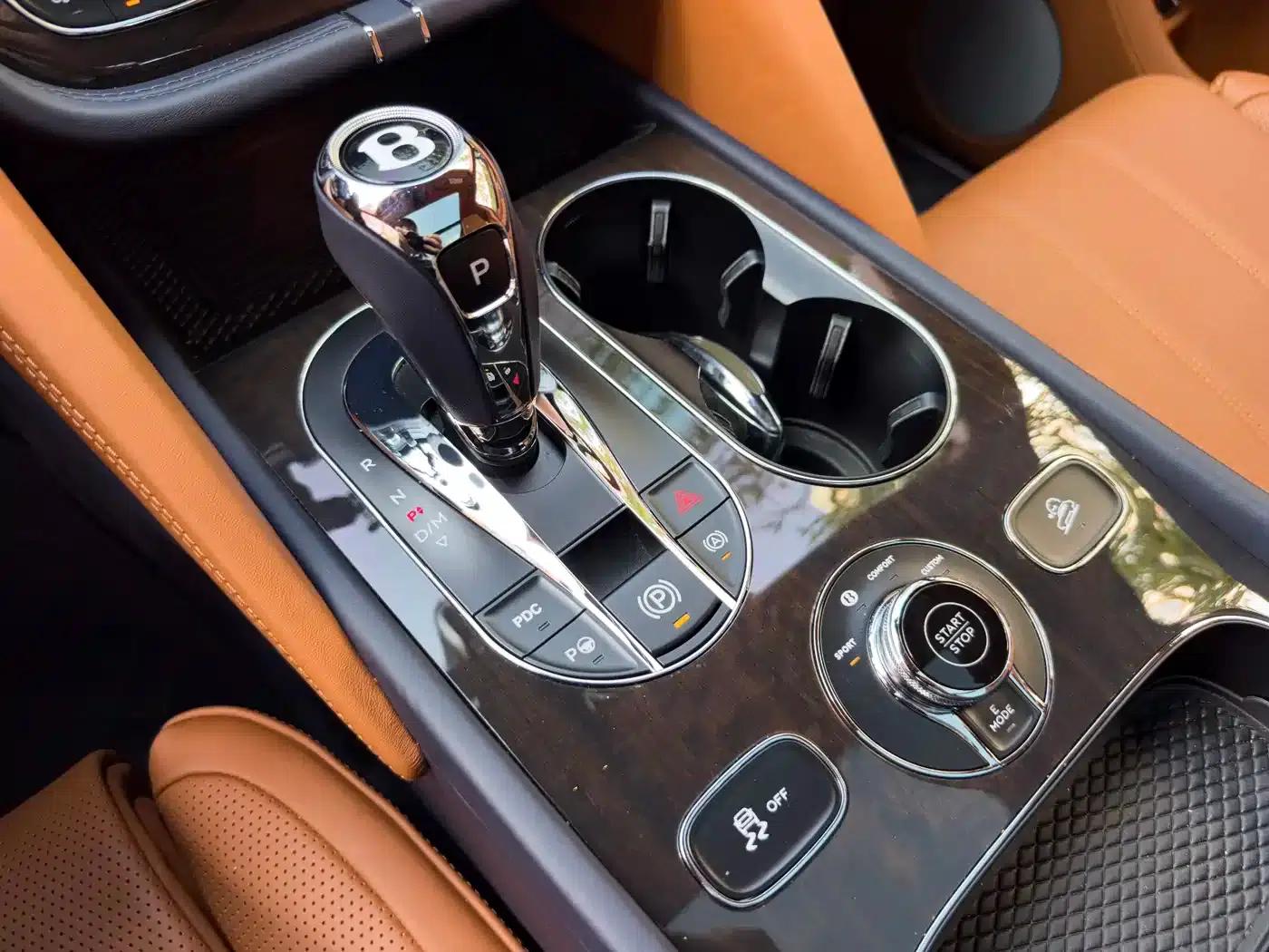 Bentayga Plug-in Hybrid 2021 3.0T PHEV — миниатюра 14