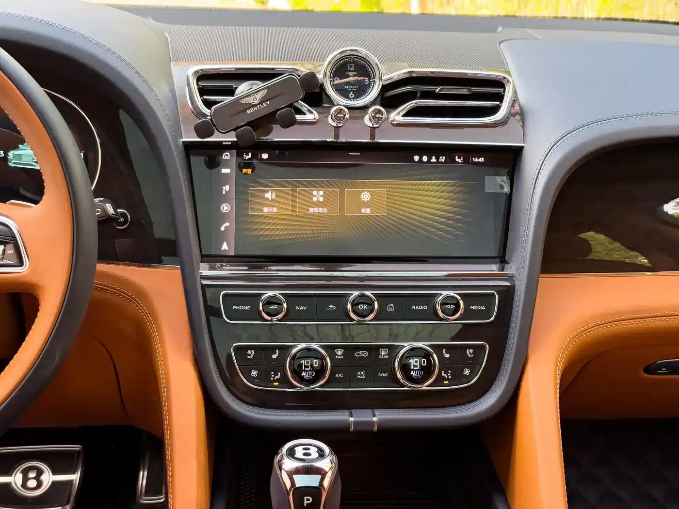 Bentayga Plug-in Hybrid 2021 3.0T PHEV — миниатюра 15