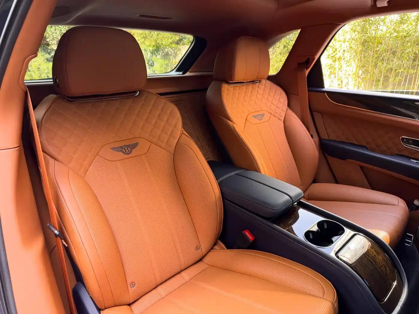 Bentayga Plug-in Hybrid 2021 3.0T PHEV — миниатюра 18