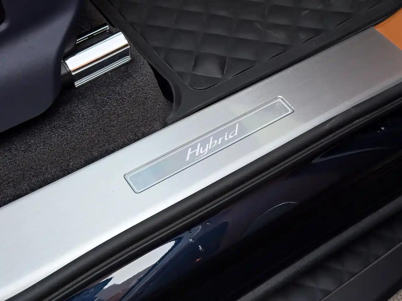 Bentayga Plug-in Hybrid 2021 3.0T PHEV — миниатюра 21