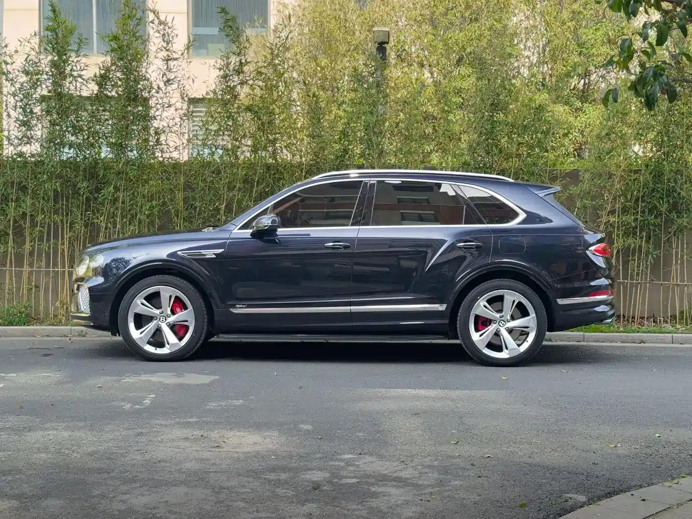 Bentayga Plug-in Hybrid 2021 3.0T PHEV — миниатюра 4