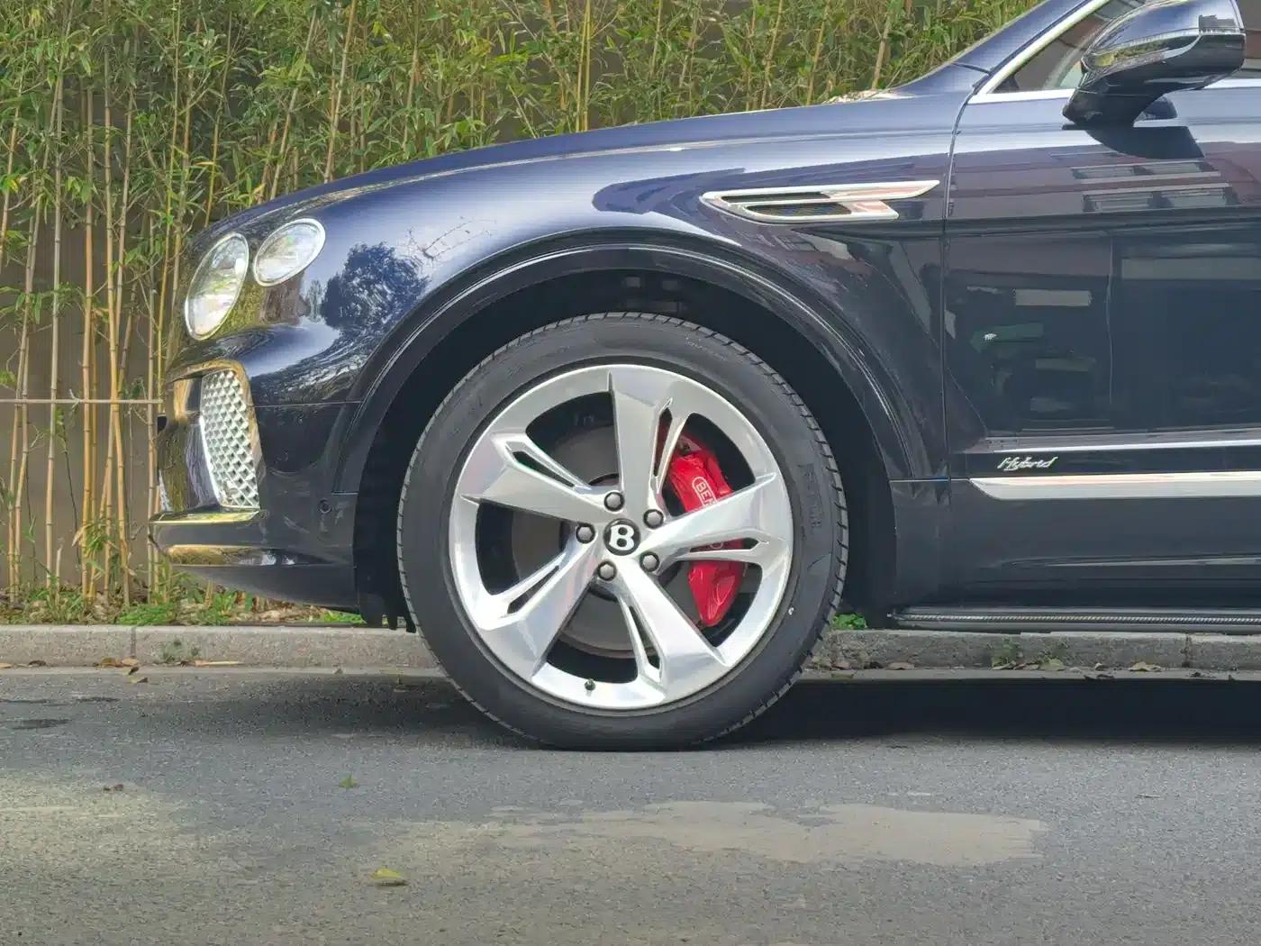Bentayga Plug-in Hybrid 2021 3.0T PHEV — миниатюра 6