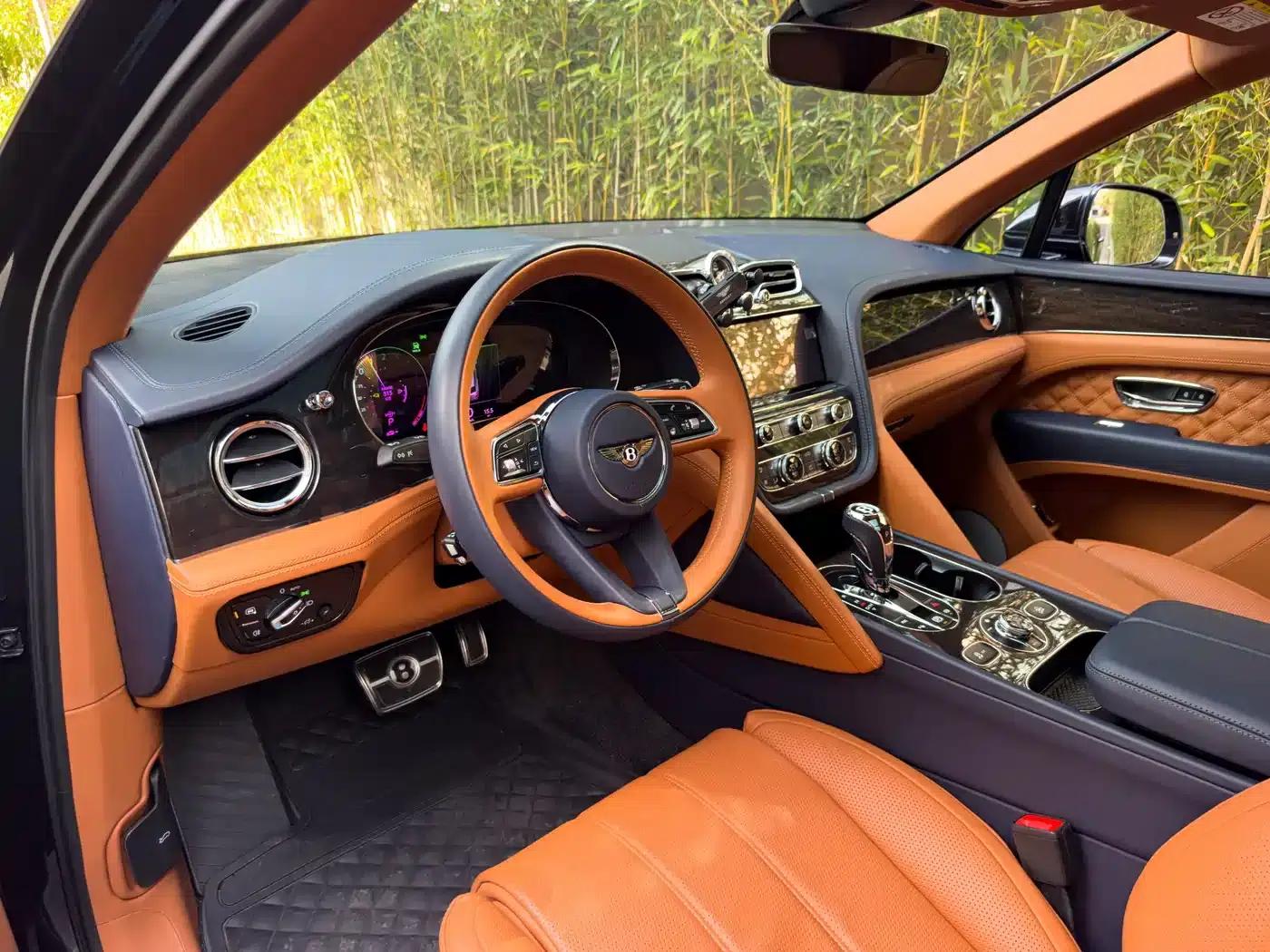 Bentayga Plug-in Hybrid 2021 3.0T PHEV — миниатюра 8
