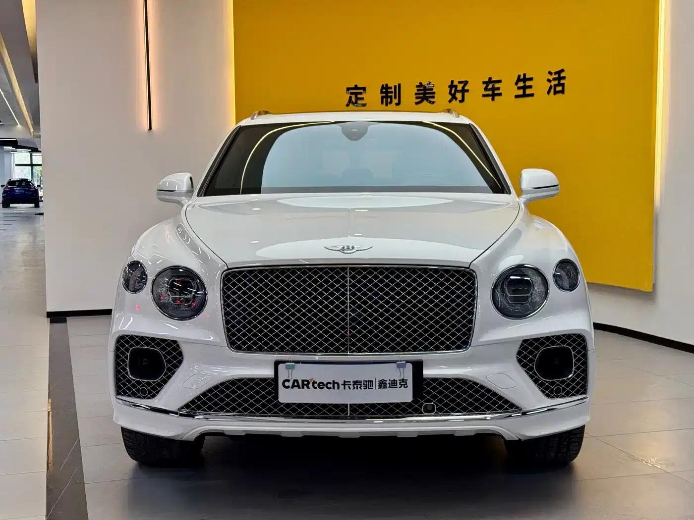 Bentayga Plug-in Hybrid 2021 3.0T PHEV — миниатюра 2