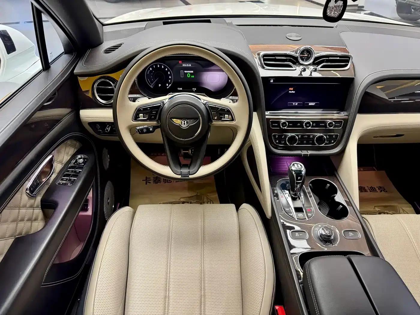 Bentayga Plug-in Hybrid 2021 3.0T PHEV — миниатюра 11