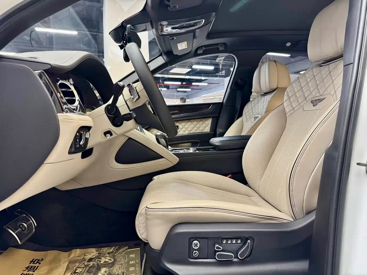Bentayga Plug-in Hybrid 2021 3.0T PHEV — миниатюра 12