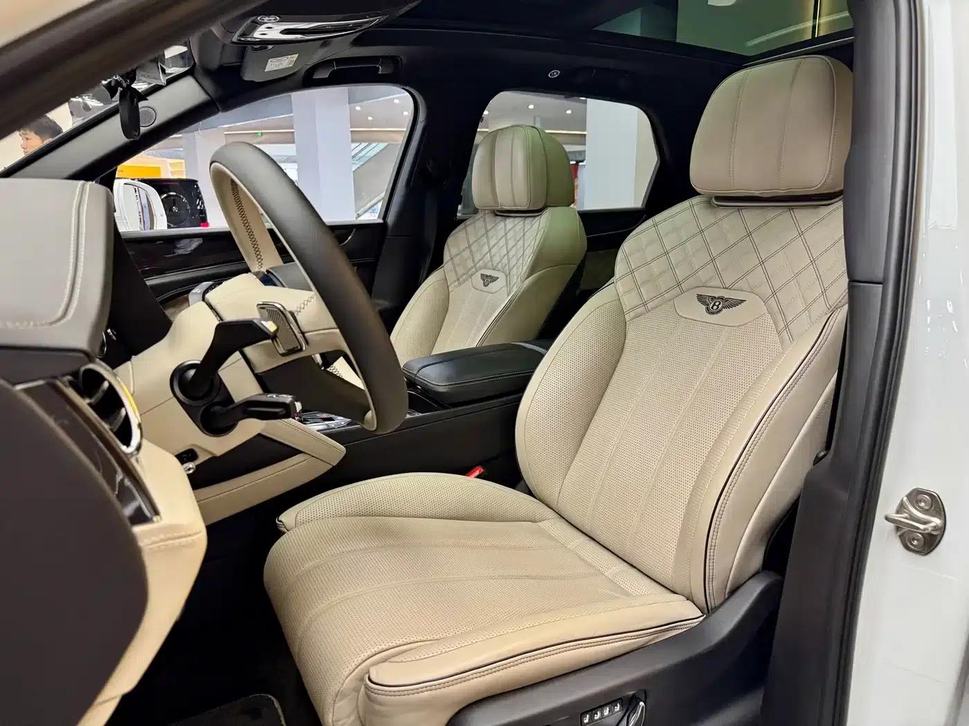 Bentayga Plug-in Hybrid 2021 3.0T PHEV — миниатюра 13