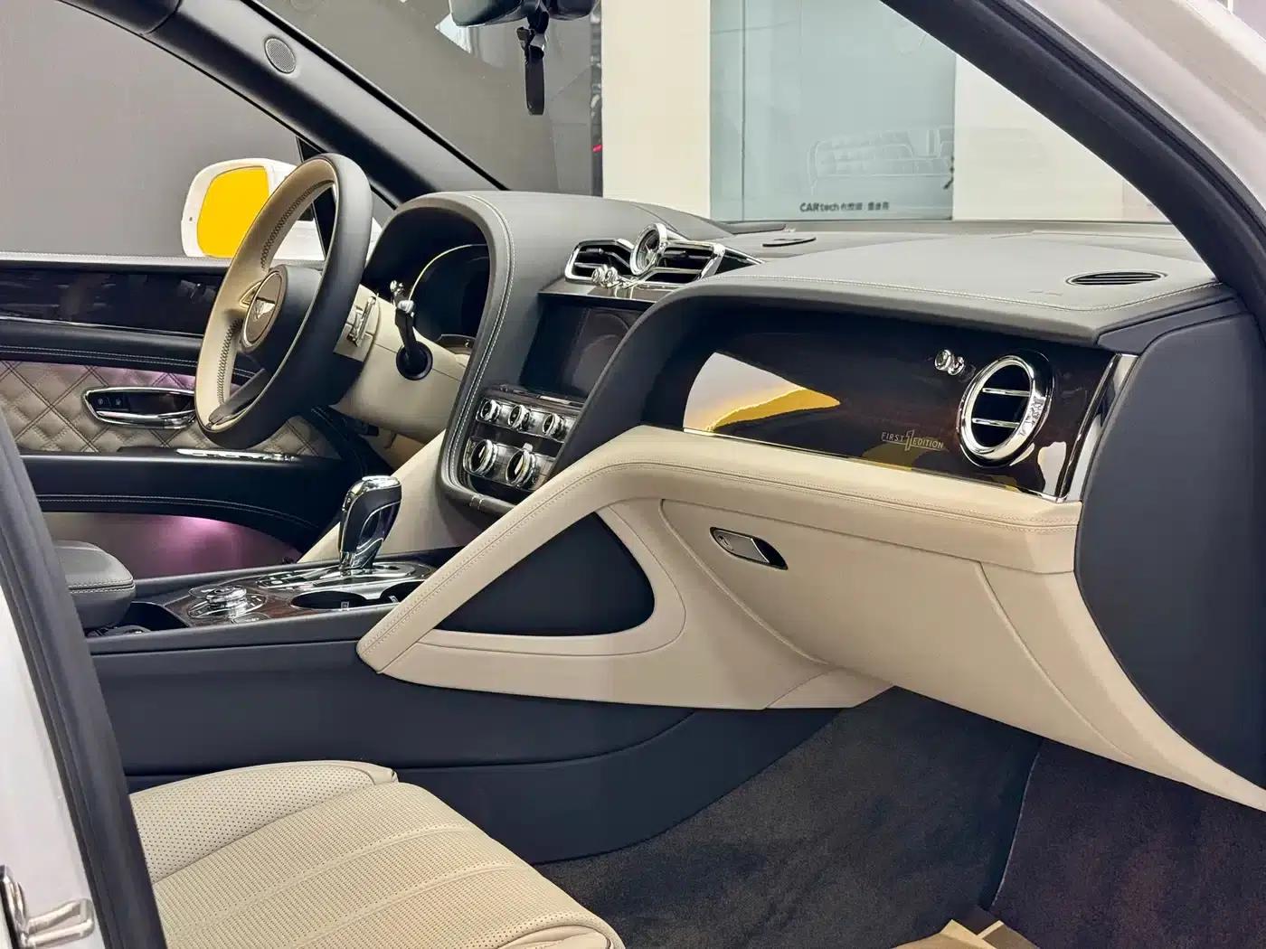 Bentayga Plug-in Hybrid 2021 3.0T PHEV — миниатюра 15