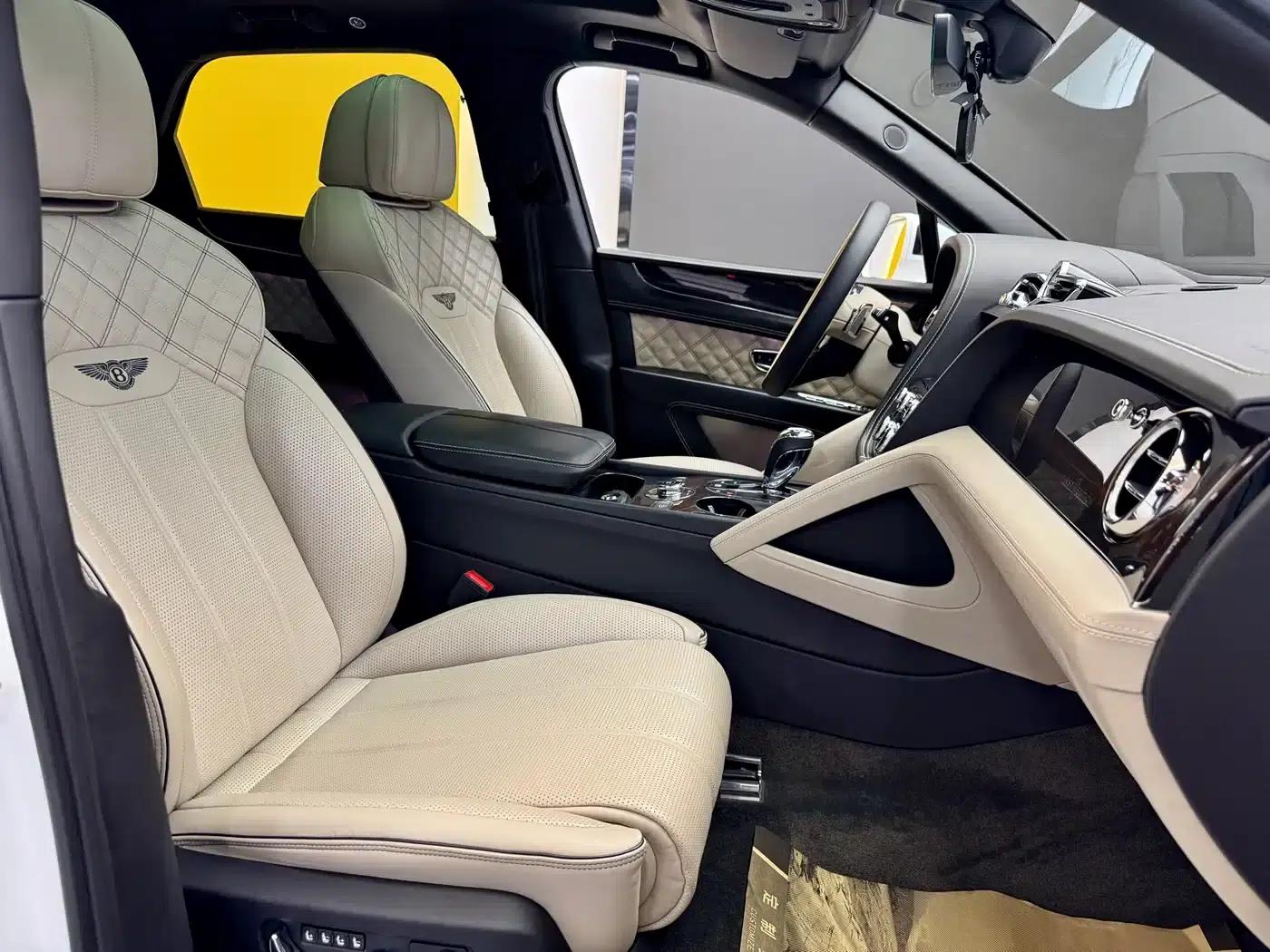 Bentayga Plug-in Hybrid 2021 3.0T PHEV — миниатюра 16