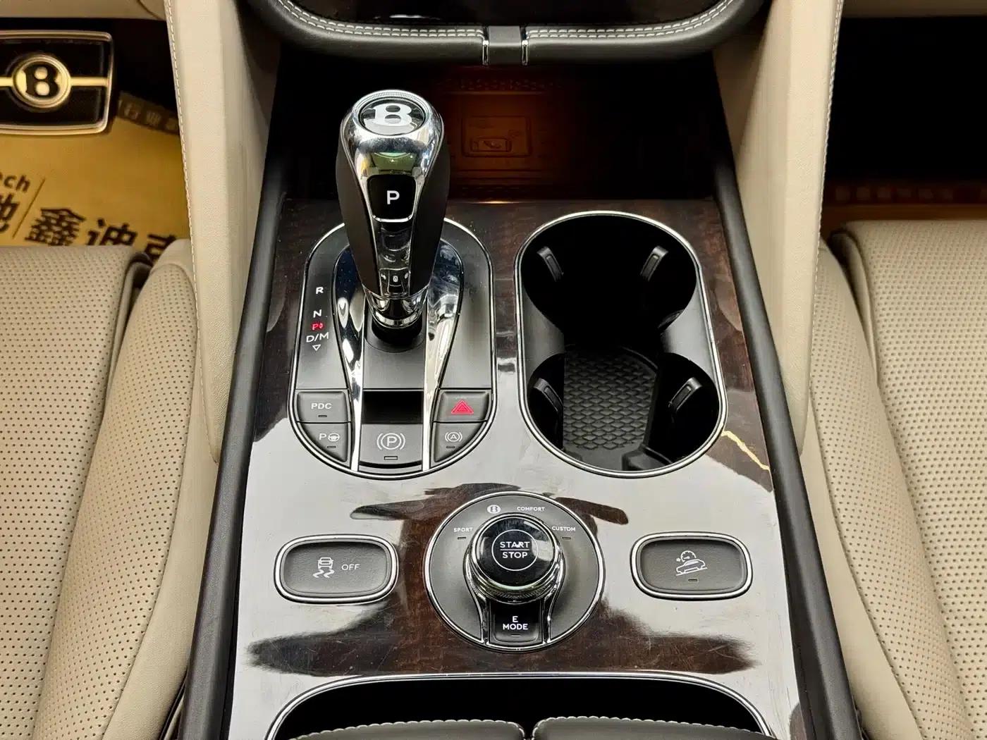 Bentayga Plug-in Hybrid 2021 3.0T PHEV — миниатюра 22