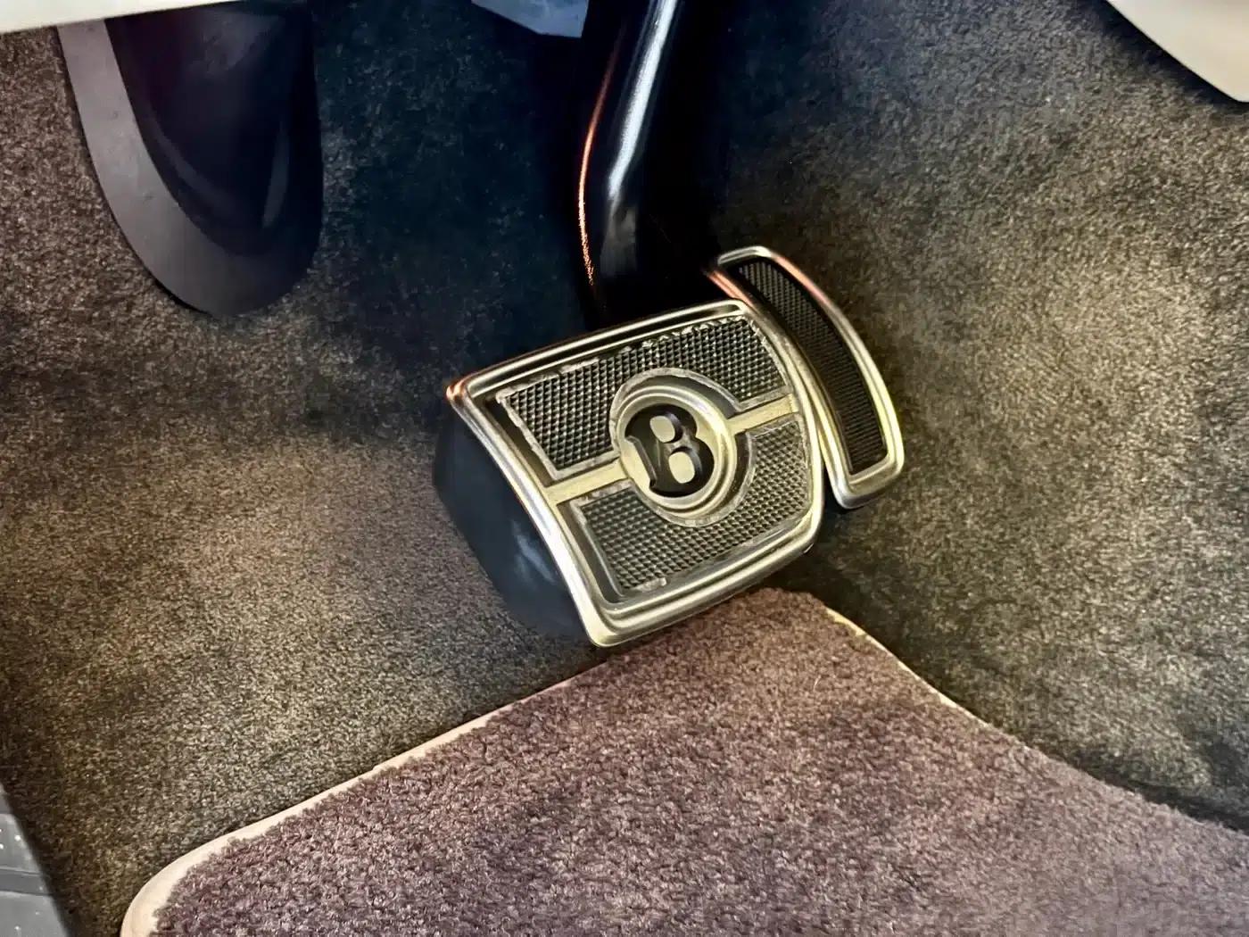 Bentayga Plug-in Hybrid 2021 3.0T PHEV — миниатюра 23