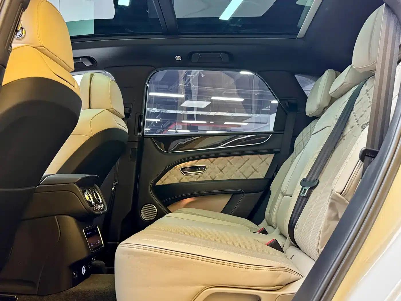 Bentayga Plug-in Hybrid 2021 3.0T PHEV — миниатюра 26