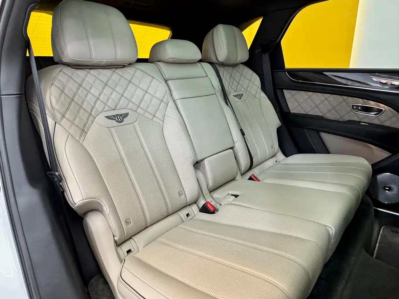 Bentayga Plug-in Hybrid 2021 3.0T PHEV — миниатюра 28