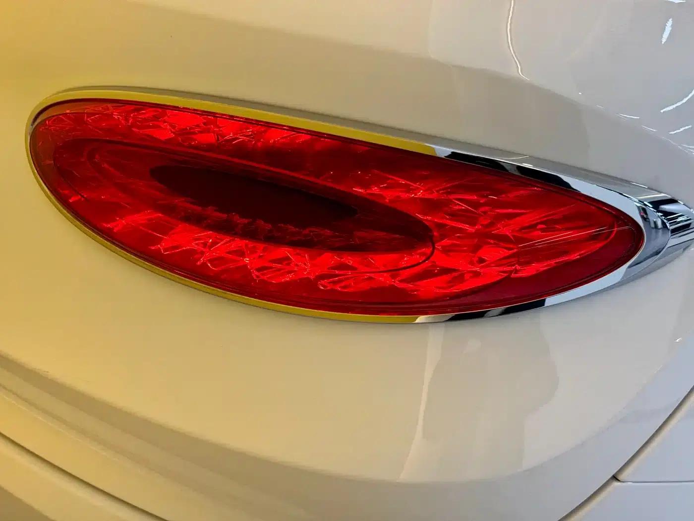 Bentayga Plug-in Hybrid 2021 3.0T PHEV — миниатюра 30