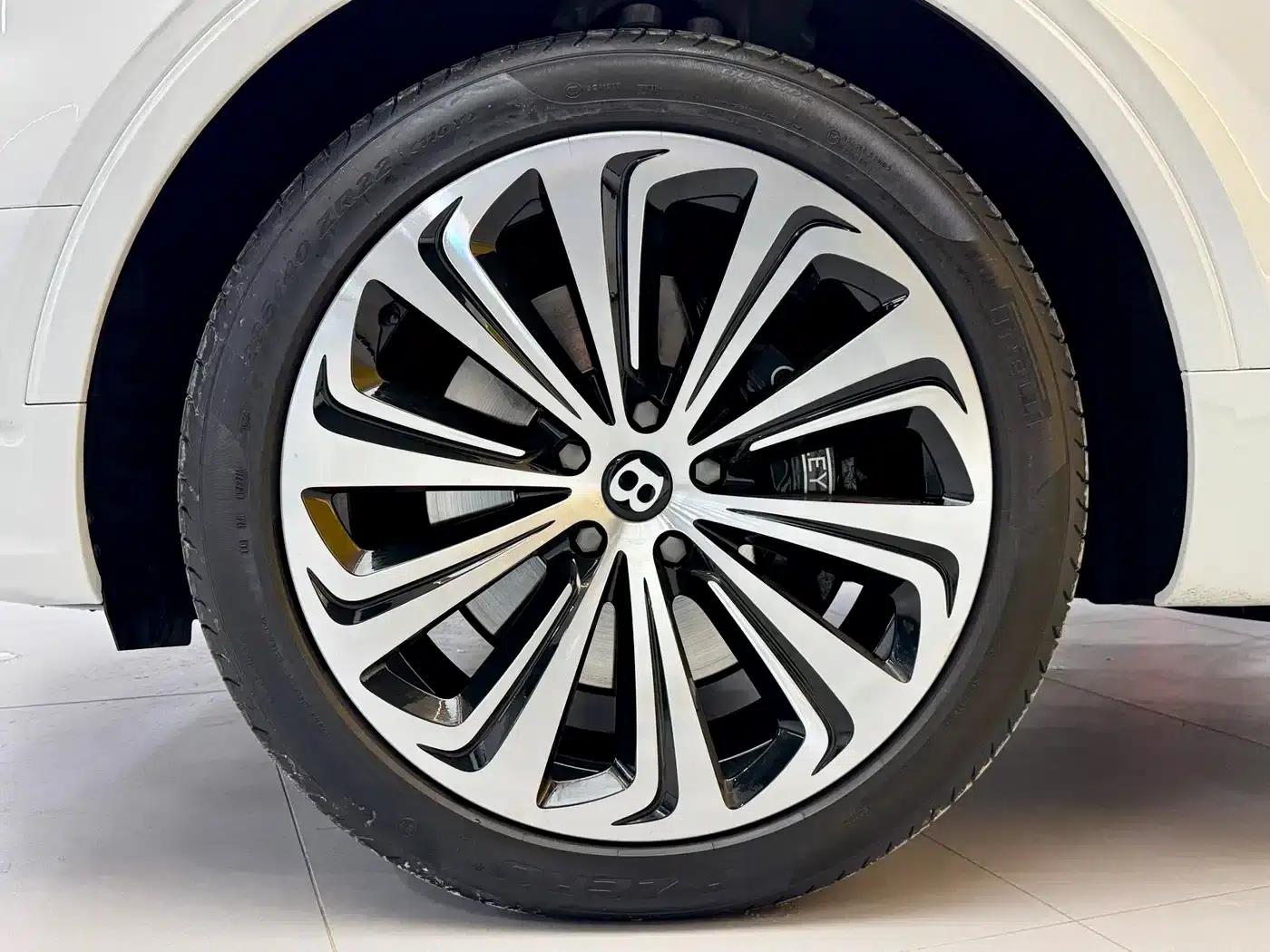 Bentayga Plug-in Hybrid 2021 3.0T PHEV — миниатюра 33