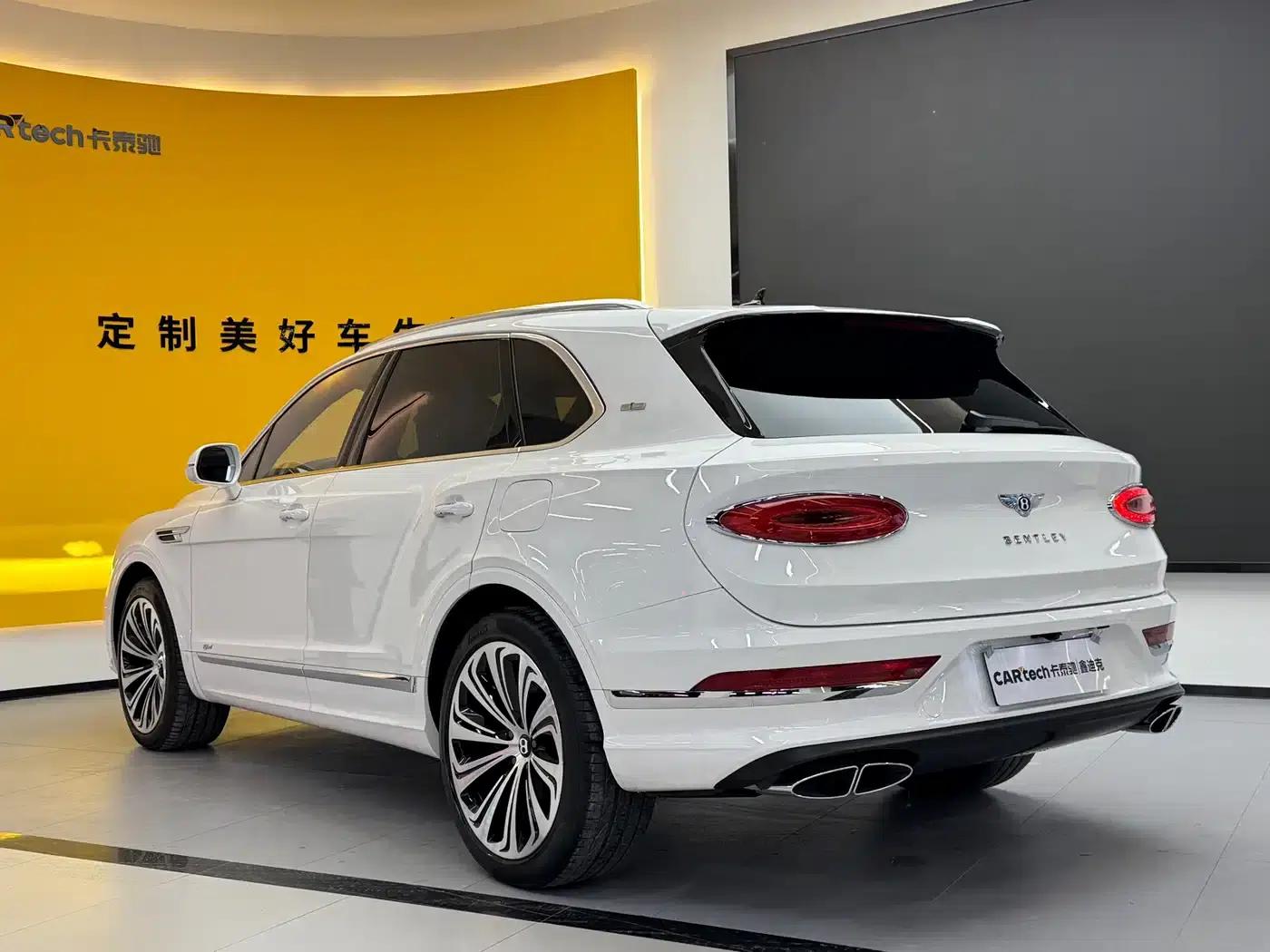 Bentayga Plug-in Hybrid 2021 3.0T PHEV — миниатюра 5