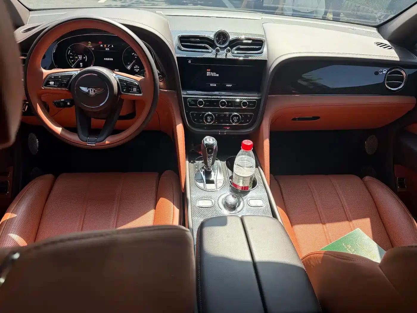 Bentayga Plug-in Hybrid 2021 3.0T PHEV — миниатюра 2