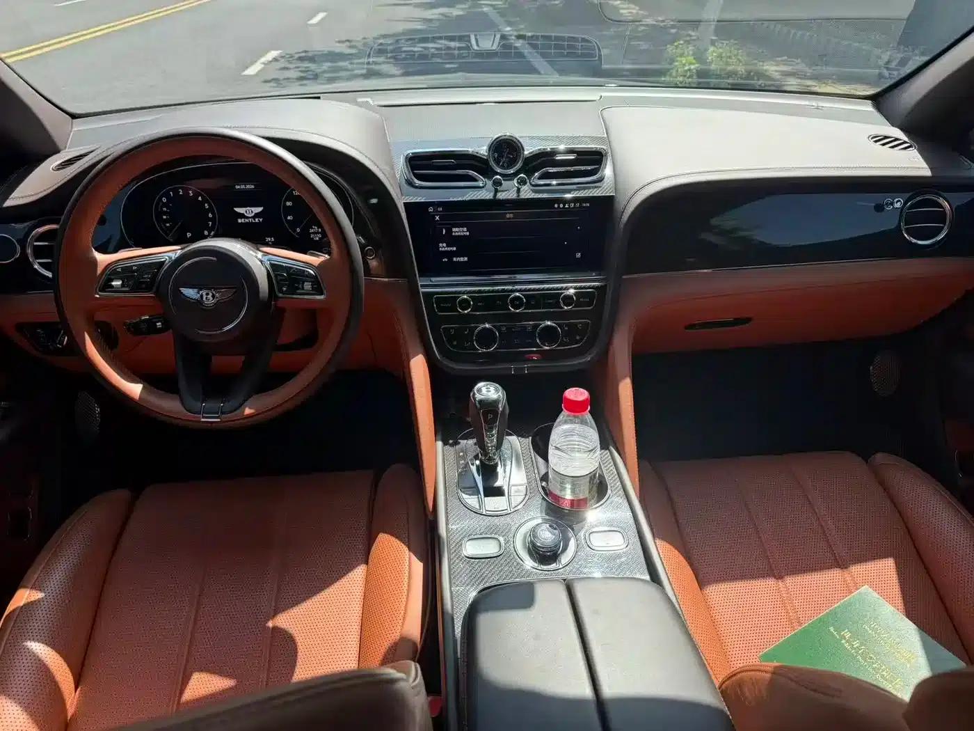 Bentayga Plug-in Hybrid 2021 3.0T PHEV — миниатюра 11