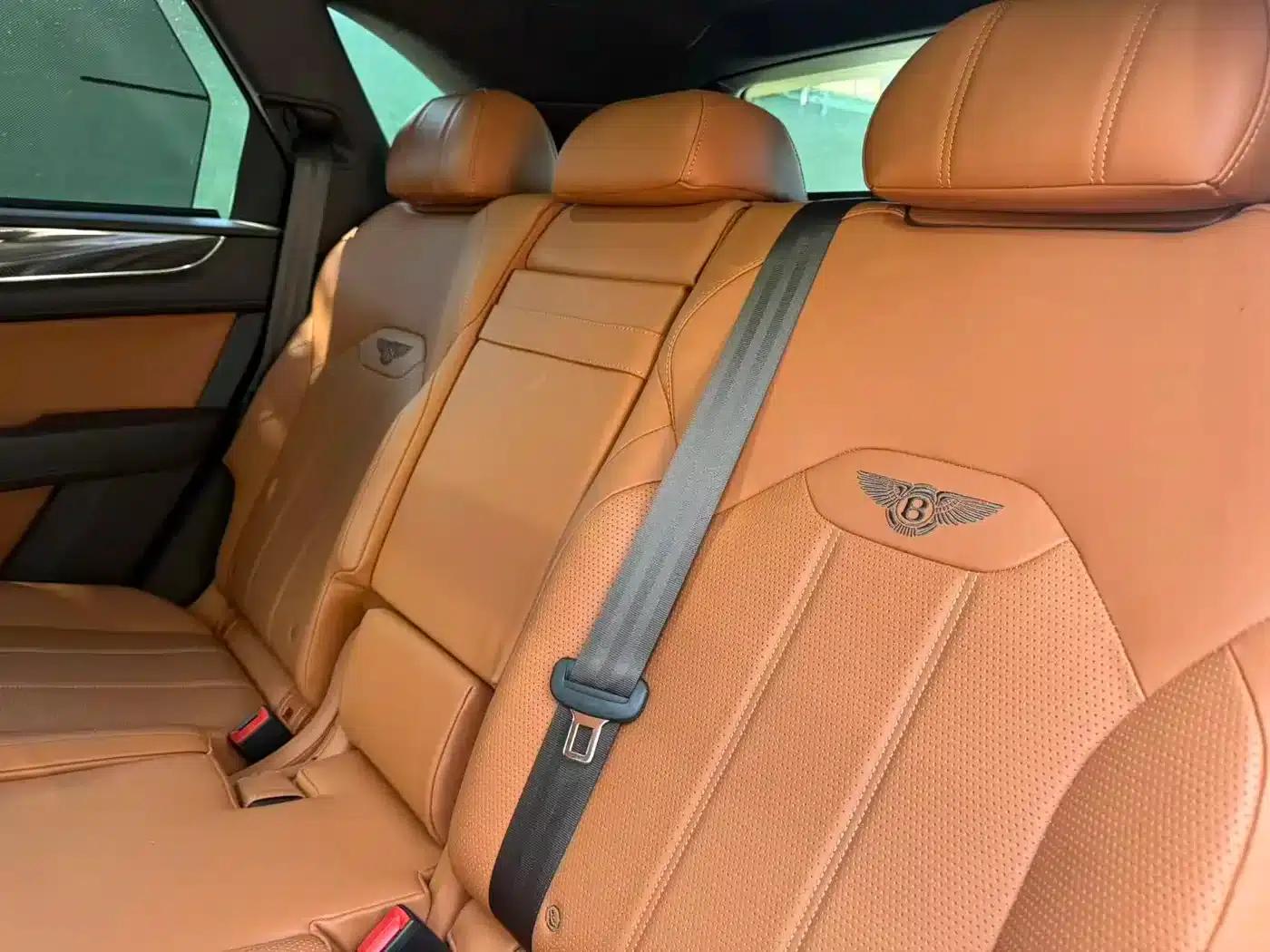Bentayga Plug-in Hybrid 2021 3.0T PHEV — миниатюра 4