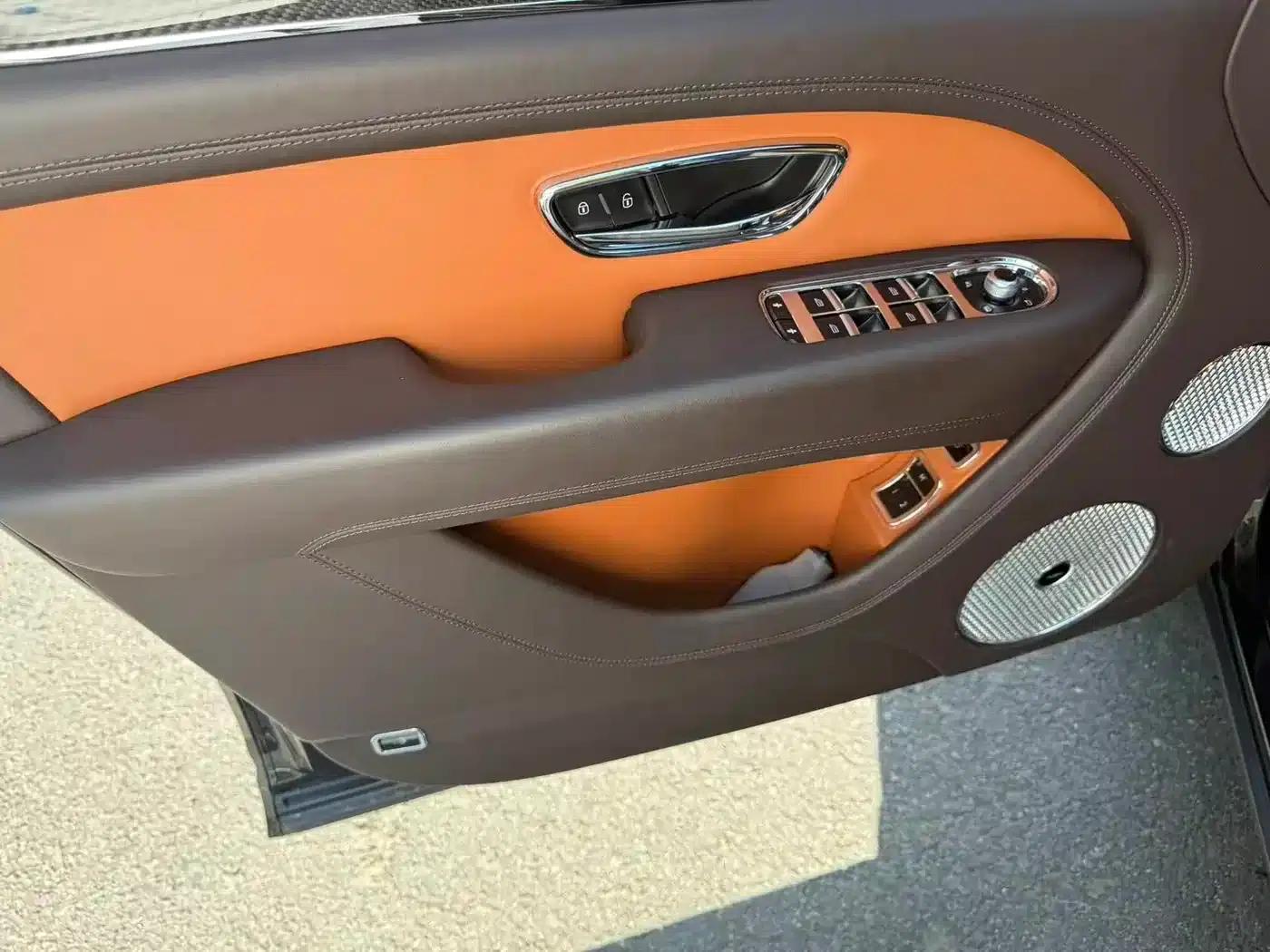 Bentayga Plug-in Hybrid 2021 3.0T PHEV — миниатюра 9