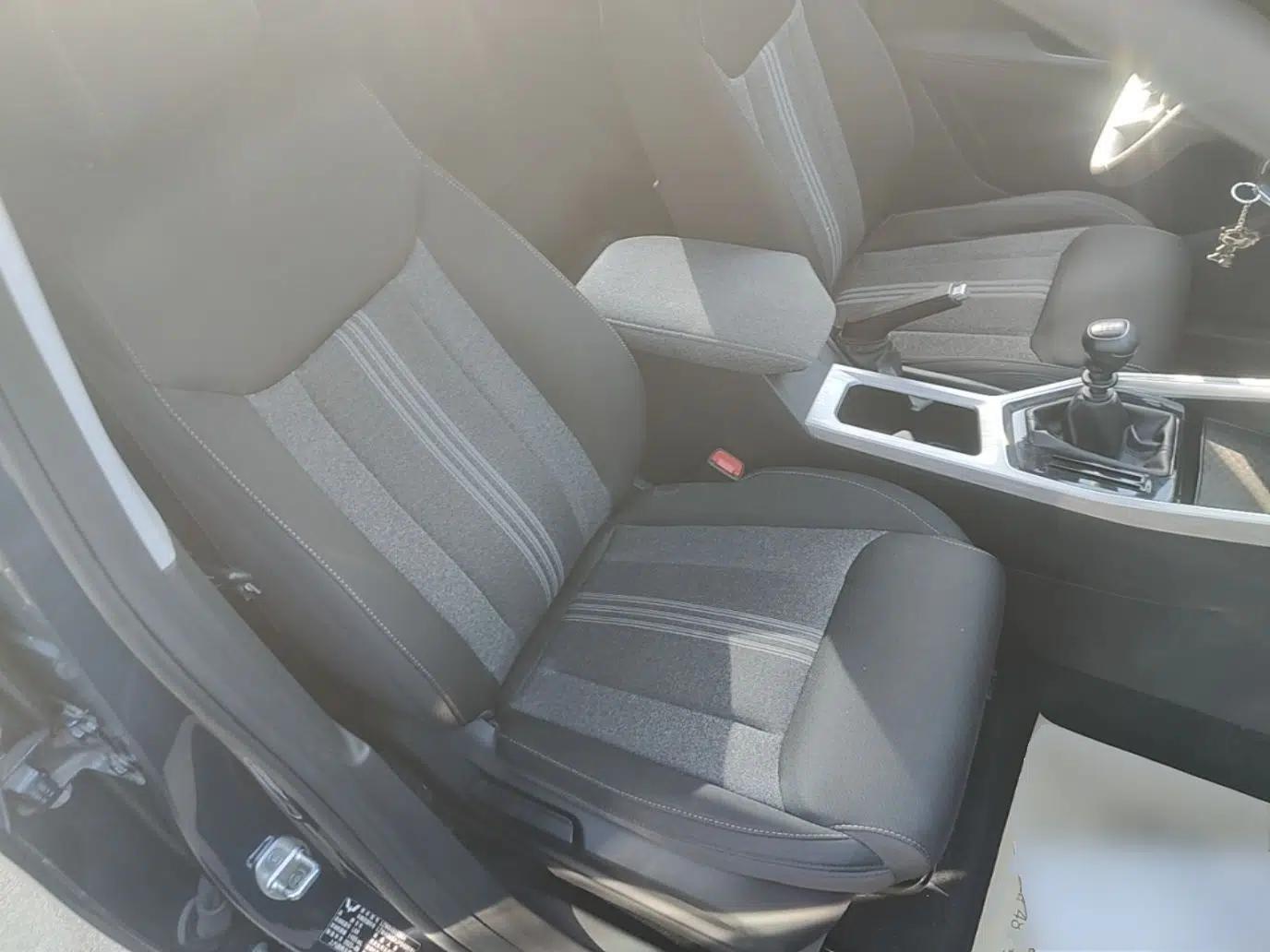 Wuling Jiachen 2022 1.5L Manual Enjoyment Elite Model — миниатюра 23