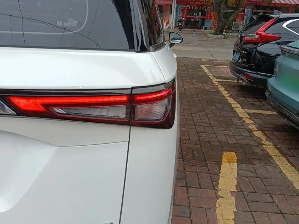 Wuling Jiachen 2022 1.5T CVT Smart Luxury Version — миниатюра 8