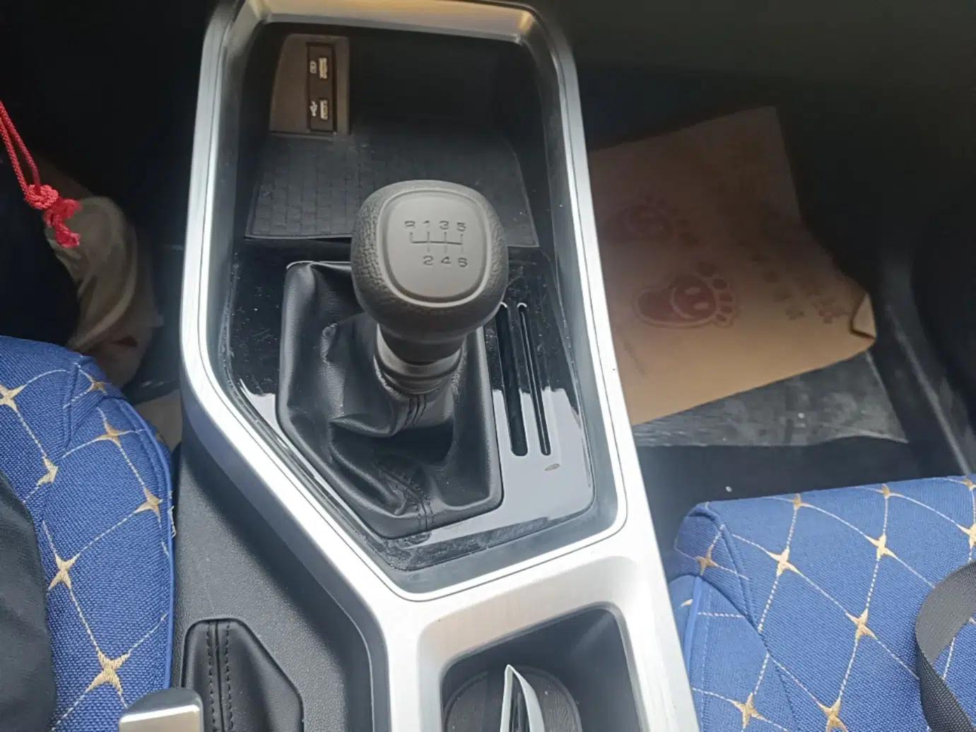 Wuling Jiachen 2022 1.5L Manual Enjoyment Elite Model — миниатюра 17
