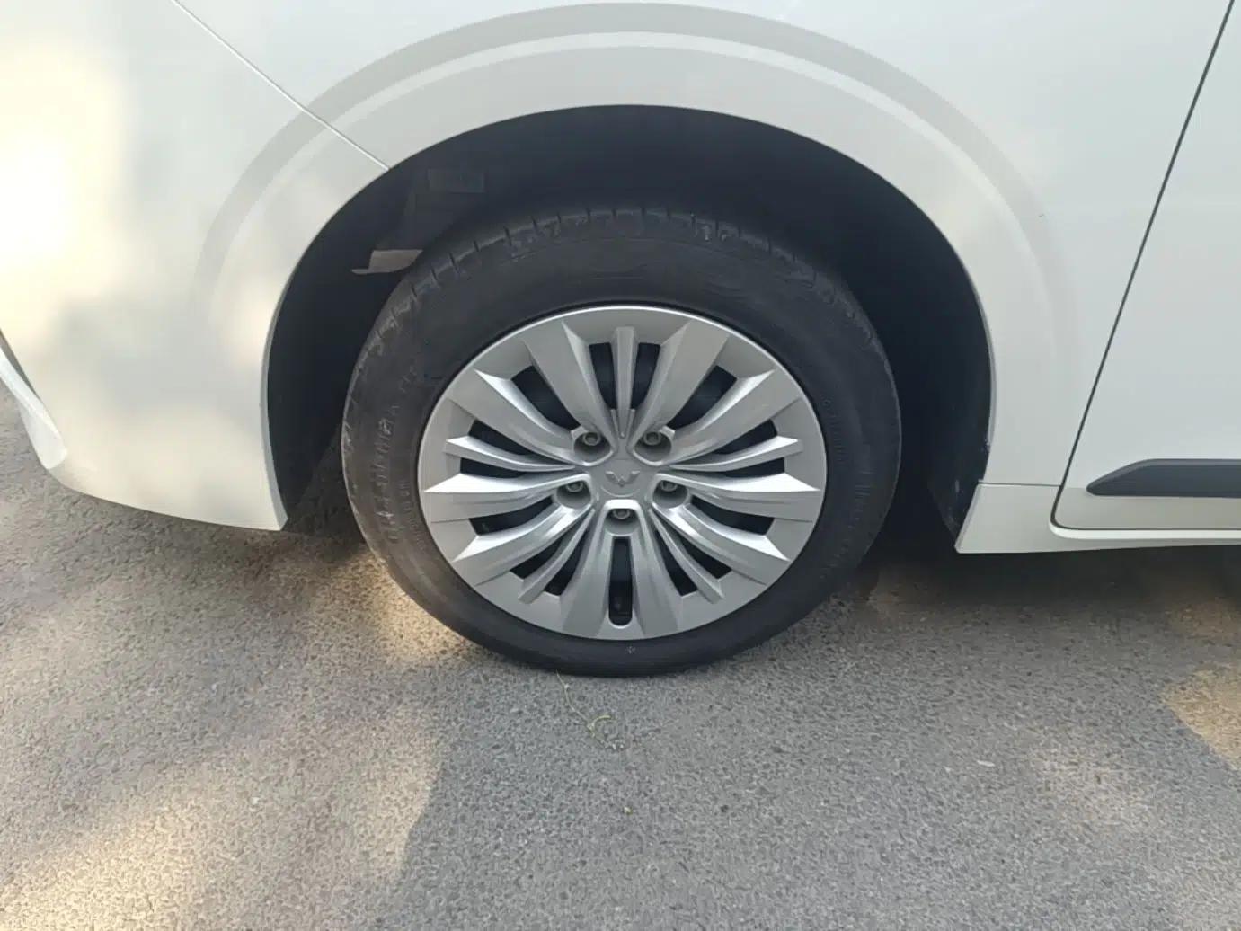 Wuling Jiachen 2022 1.5L Manual Enjoyment Elite Model — миниатюра 8