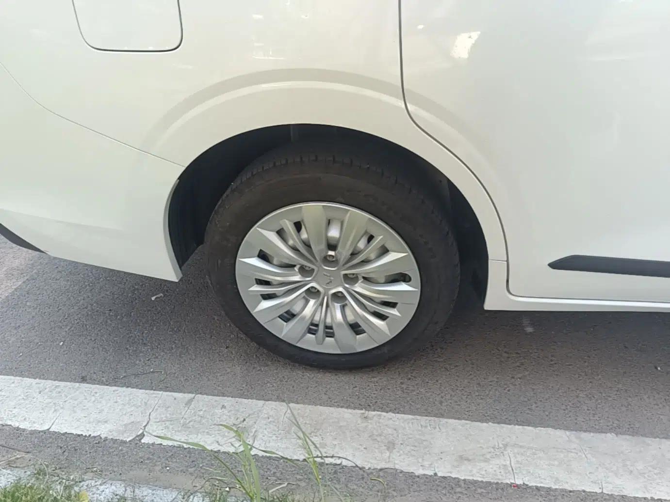 Wuling Jiachen 2022 1.5L Manual Enjoyment Elite Model — миниатюра 10