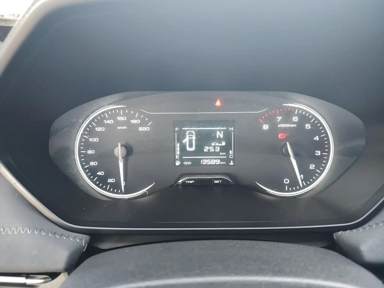 Wuling Alvez 2022 1.5L Manual Comfort Version — миниатюра 15