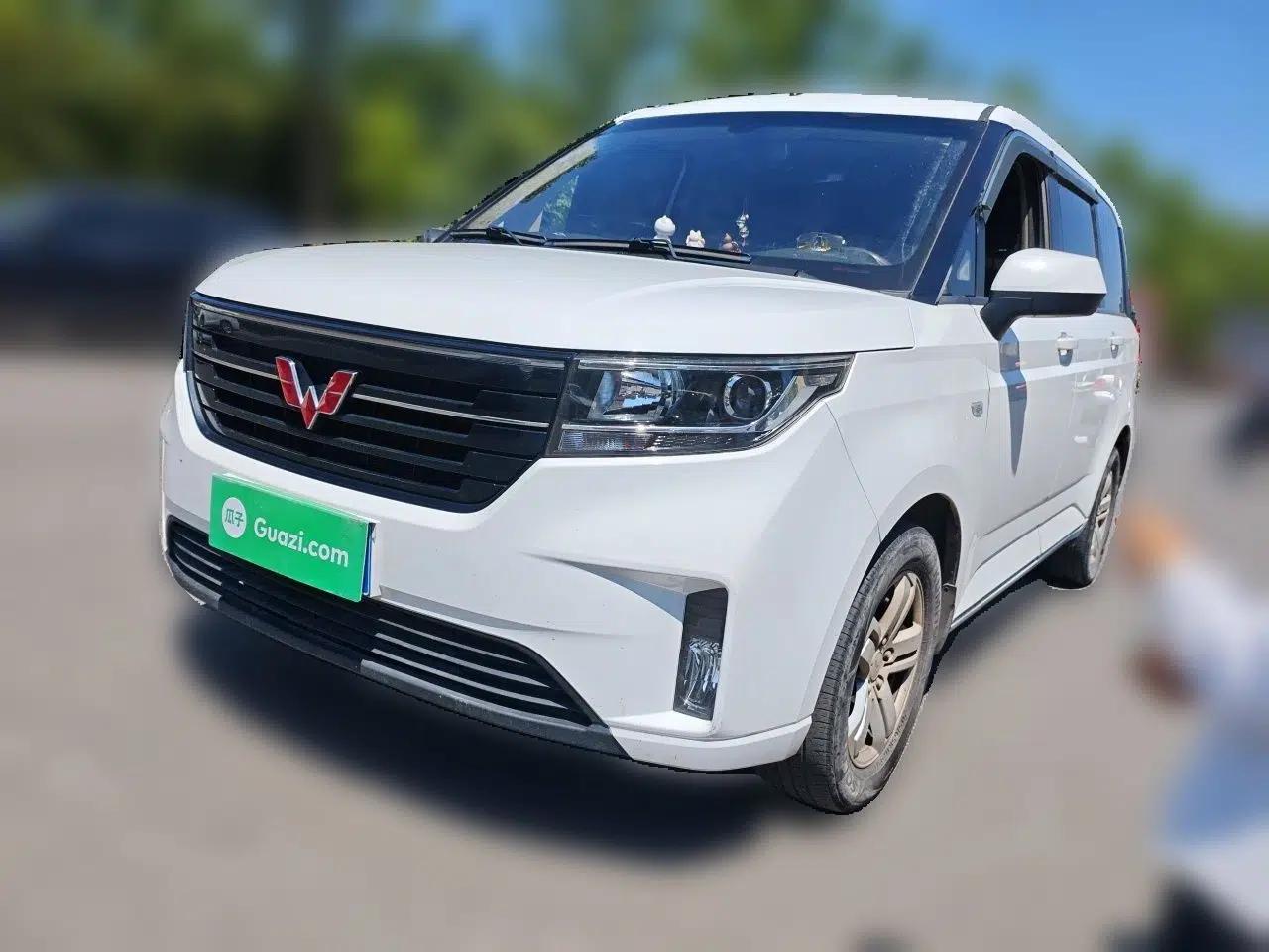 Wuling Hongguang PLUS 2019 1.5T Manual Luxury 7-Seater — миниатюра 1