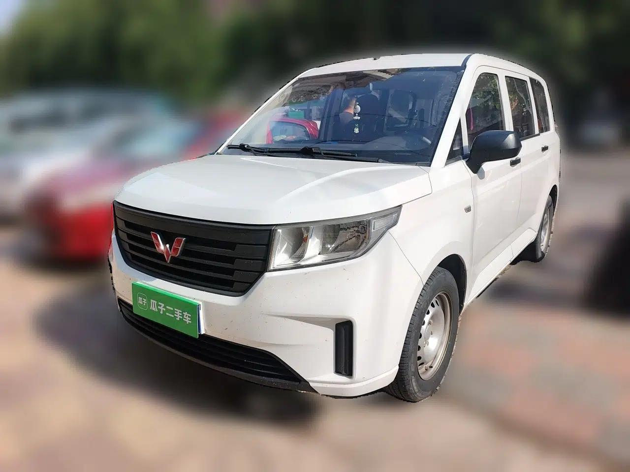 Wuling Hongguang PLUS 2019 1.5T Manual Standard Version 7 Seats — миниатюра 1