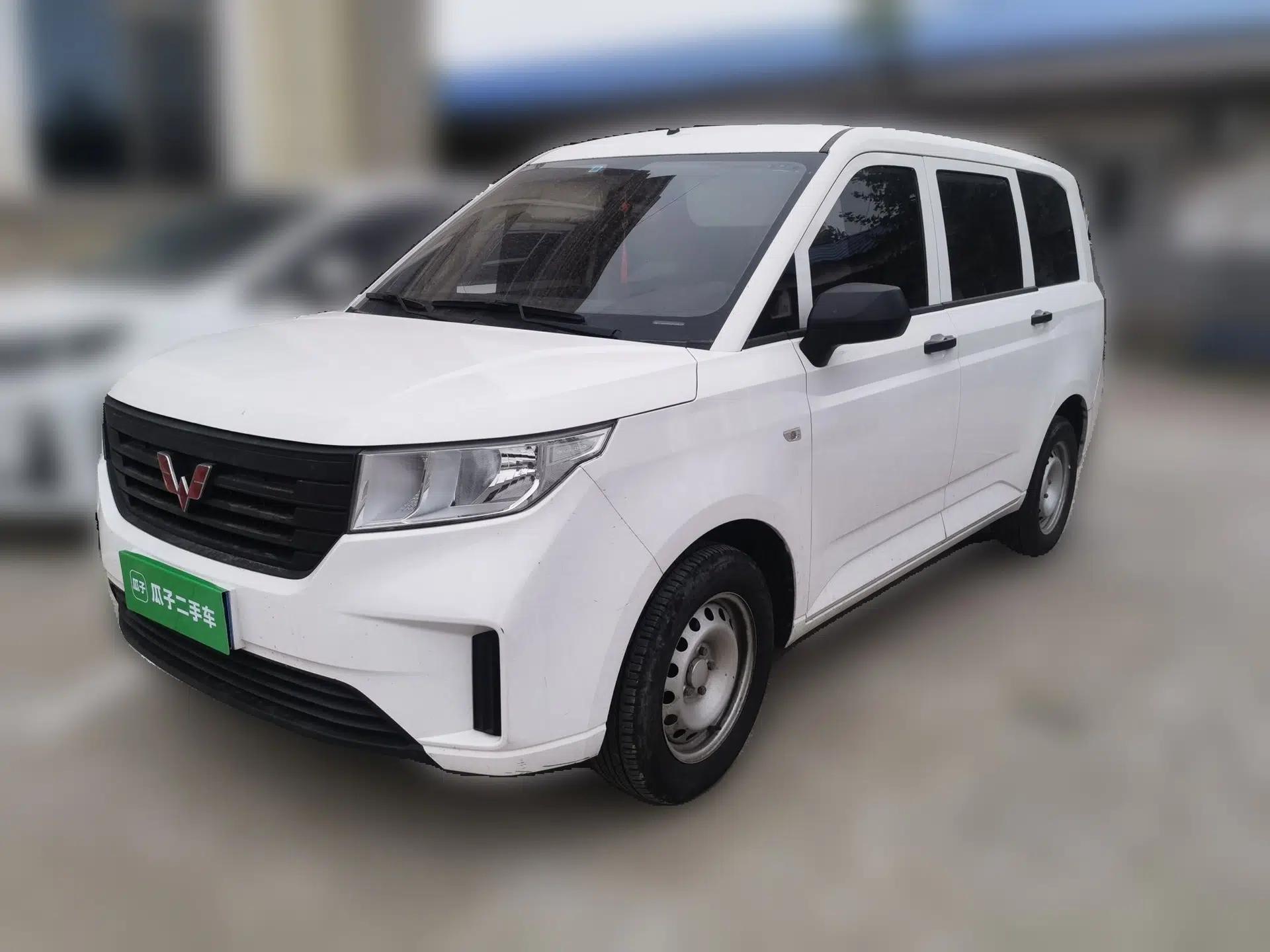 Wuling Hongguang PLUS 2020 1.5L Manual Standard Edition 5 Seats — миниатюра 1