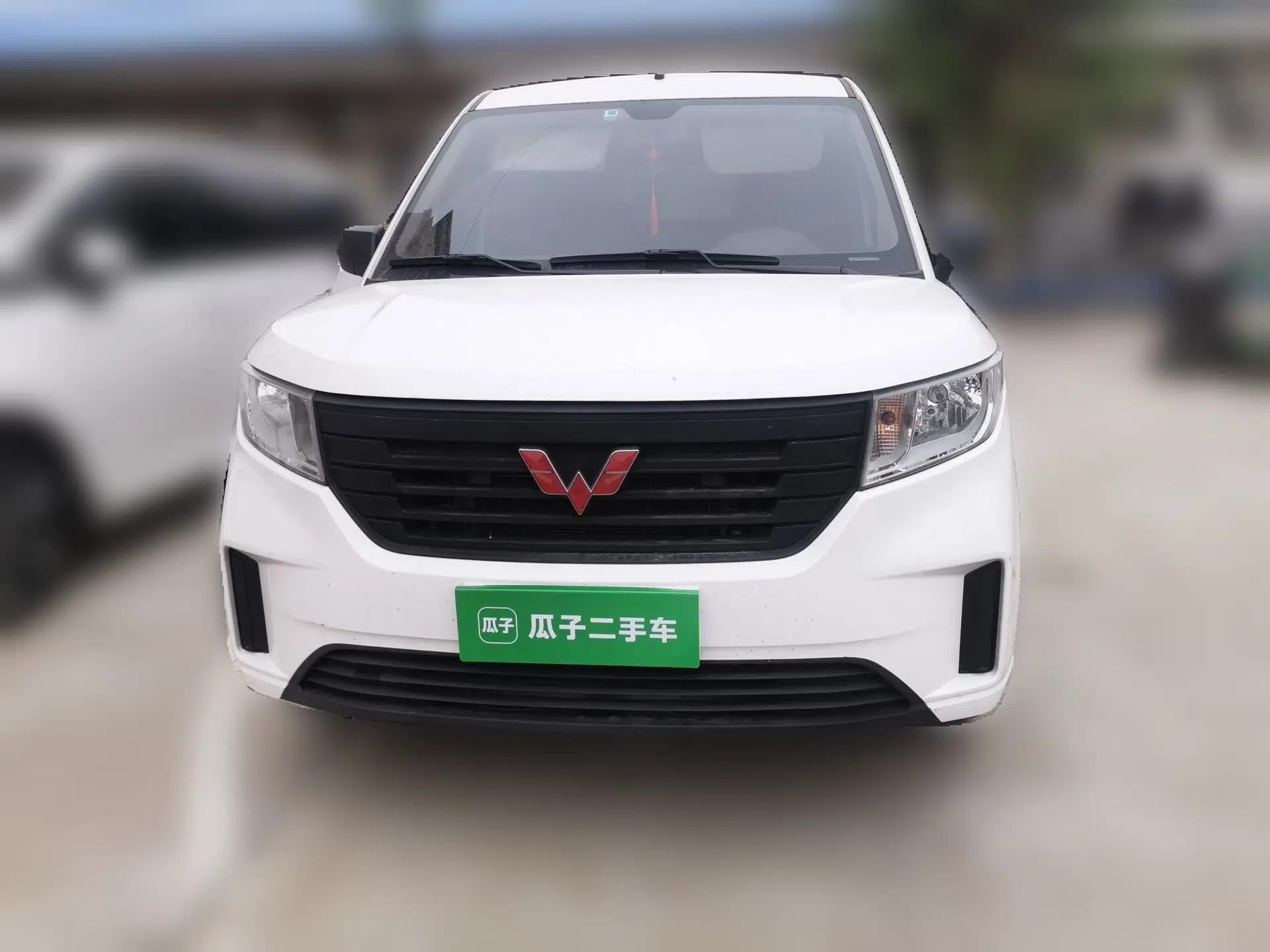 Wuling Hongguang PLUS 2020 1.5L Manual Standard Edition 5 Seats — миниатюра 2
