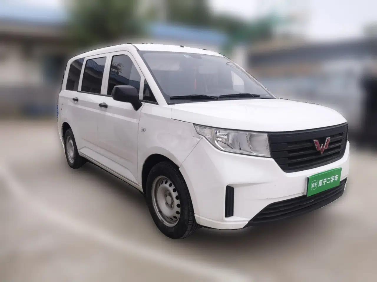 Wuling Hongguang PLUS 2020 1.5L Manual Standard Edition 5 Seats — миниатюра 3