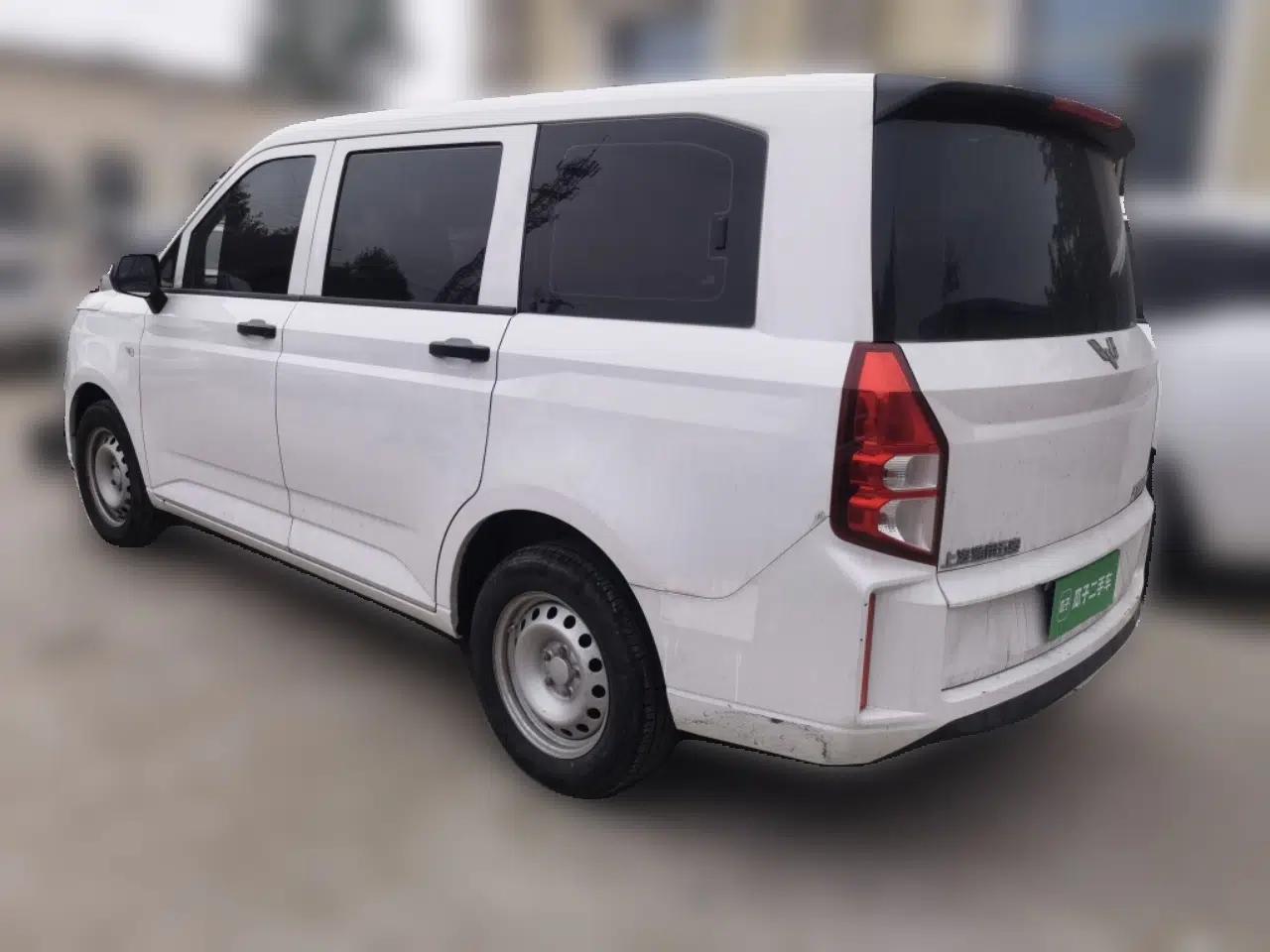 Wuling Hongguang PLUS 2020 1.5L Manual Standard Edition 5 Seats — миниатюра 4